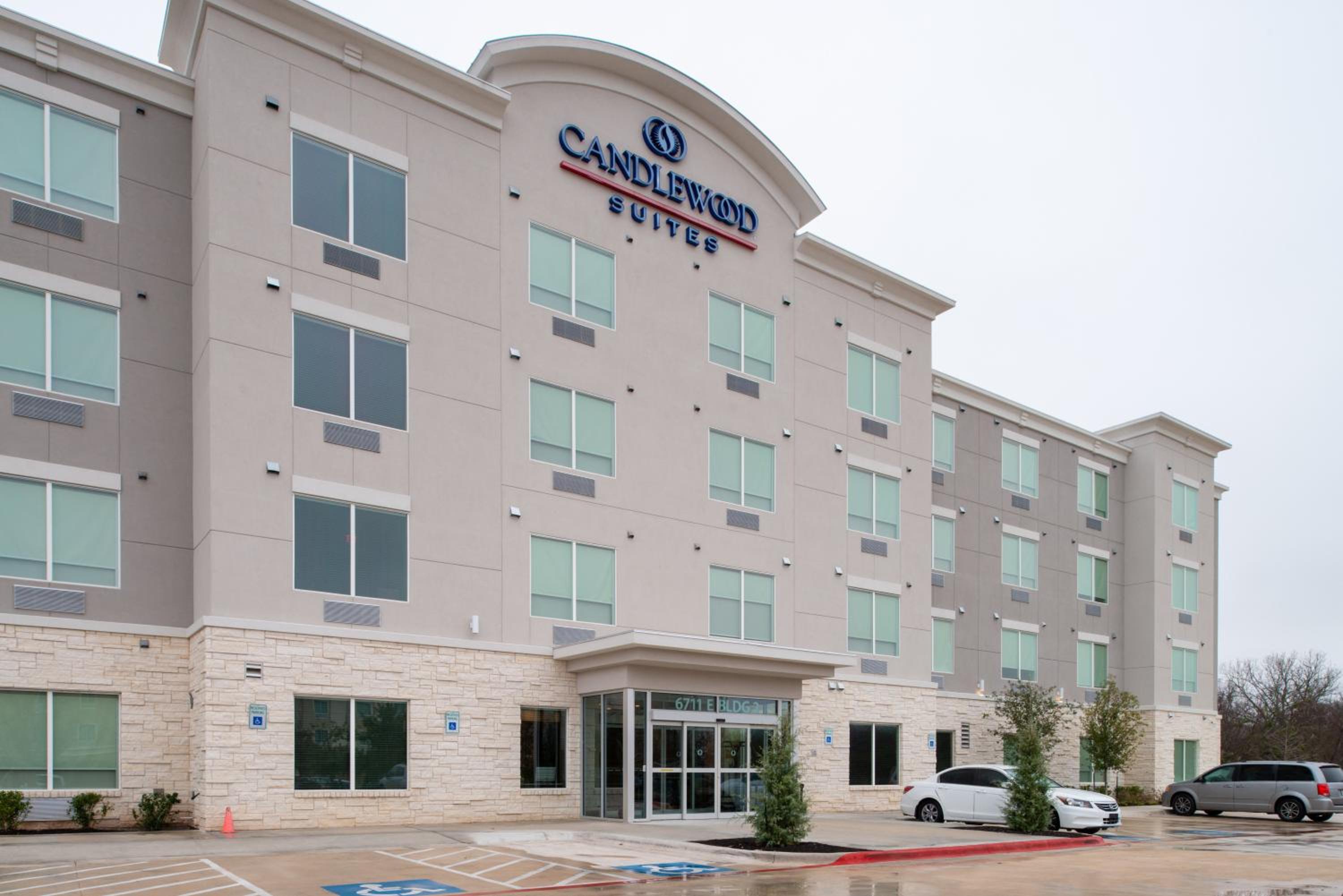 Hotel Candlewood Suites - Austin Airport, an IHG Hotel - Image 1