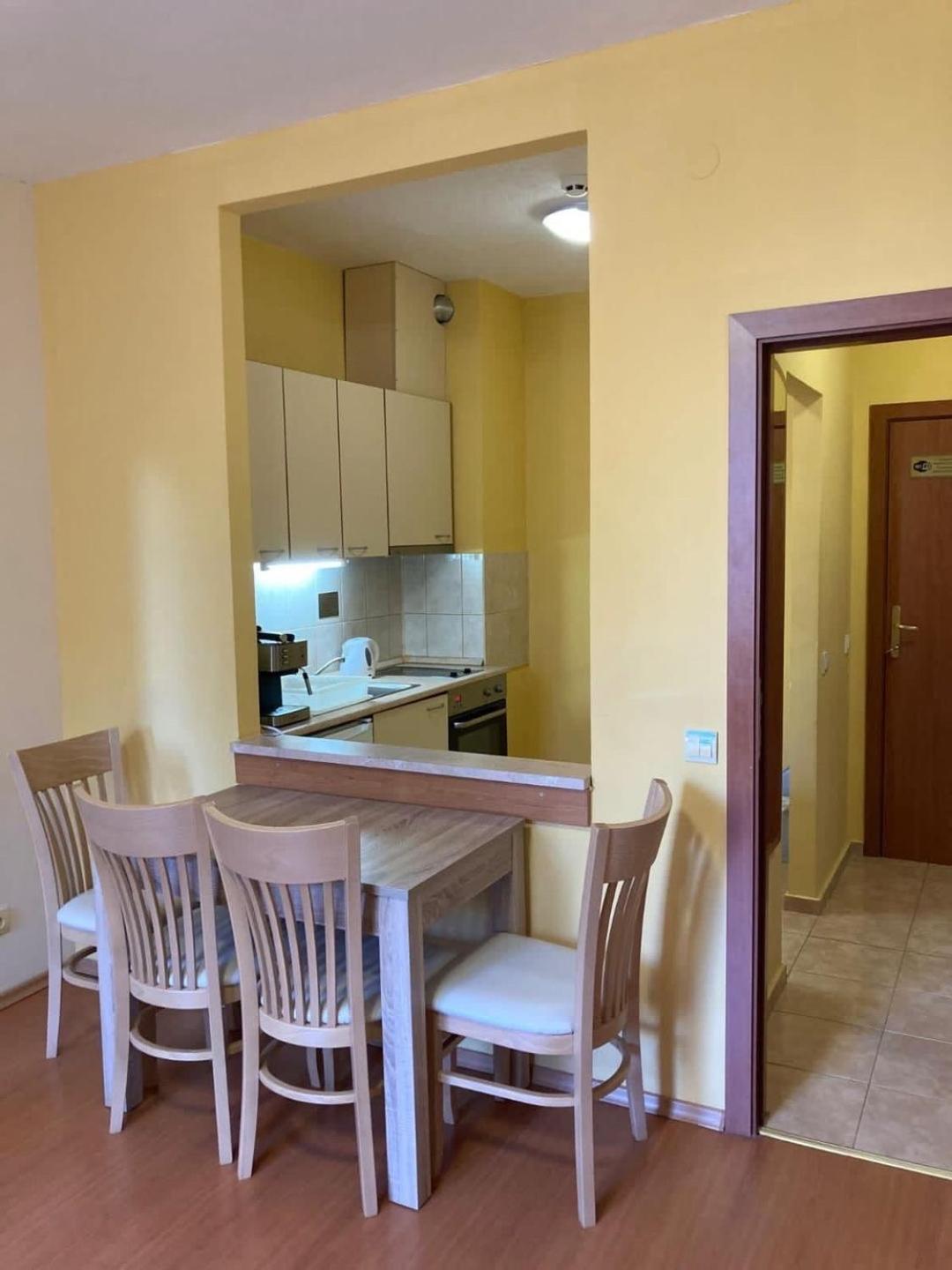 Flora Apartment 613