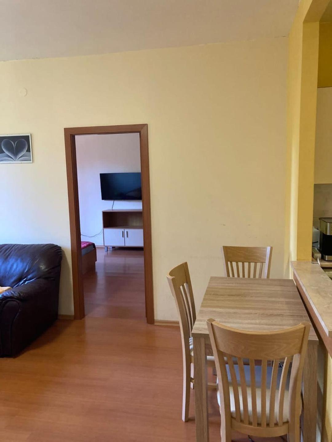 Flora Apartment 613