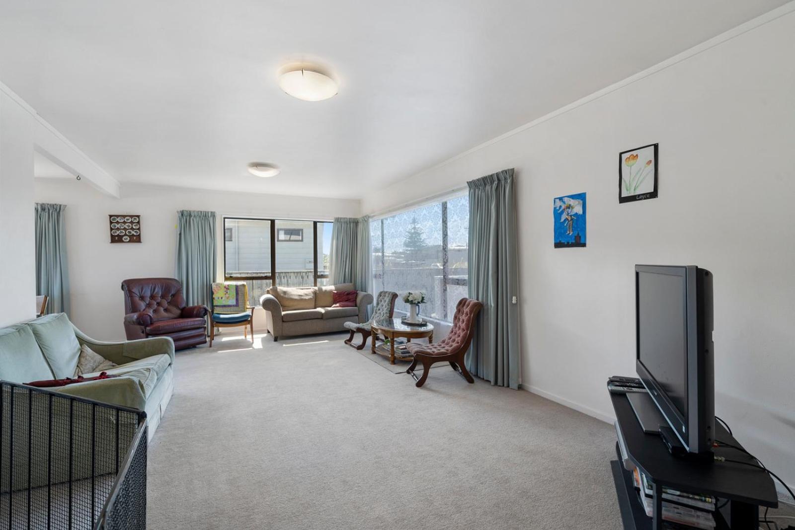 Hit The Beach - Waitarere Beach Holiday Home view 2