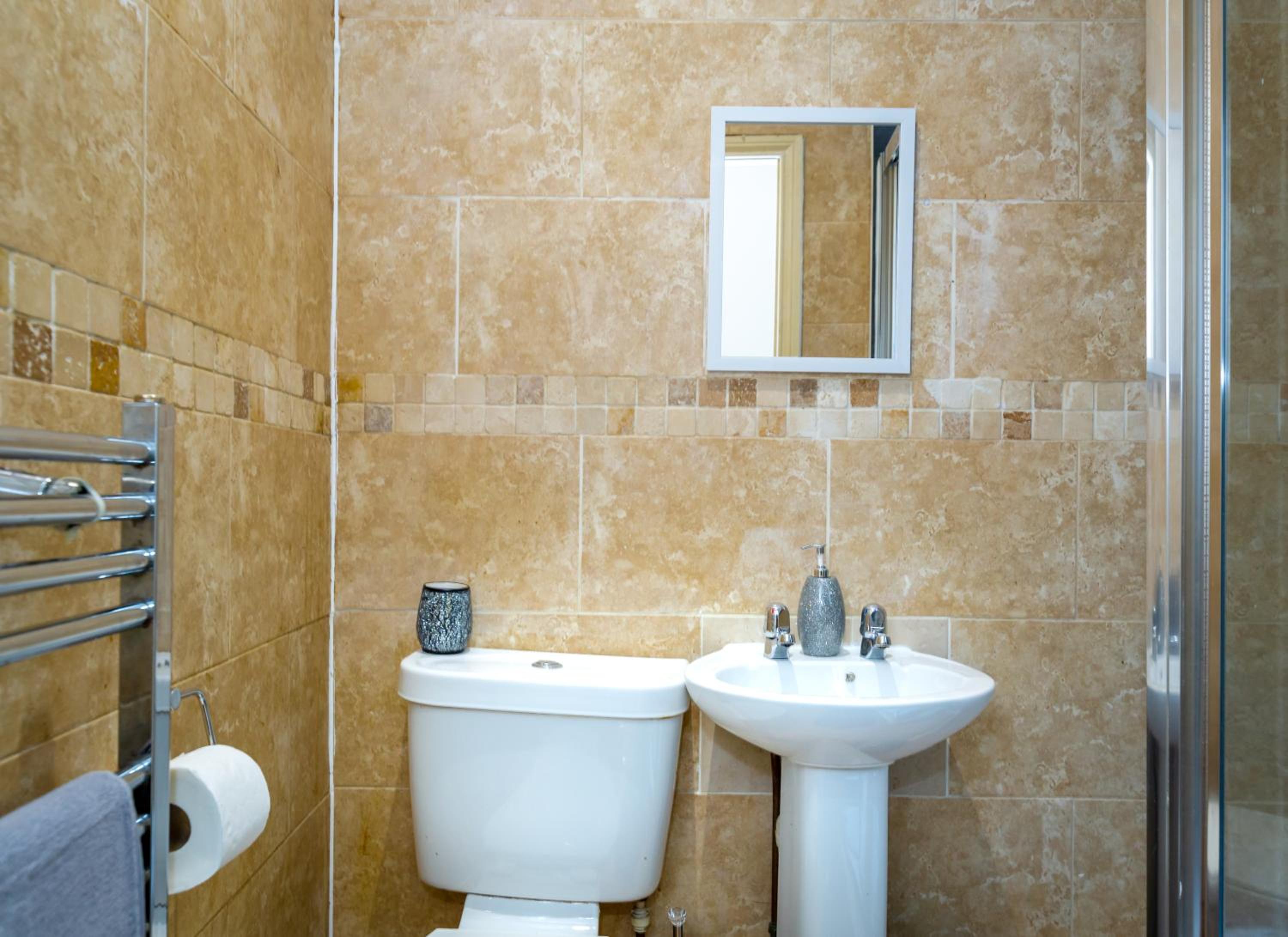 Newcastle City Centre Super Spacious Apartment view 3