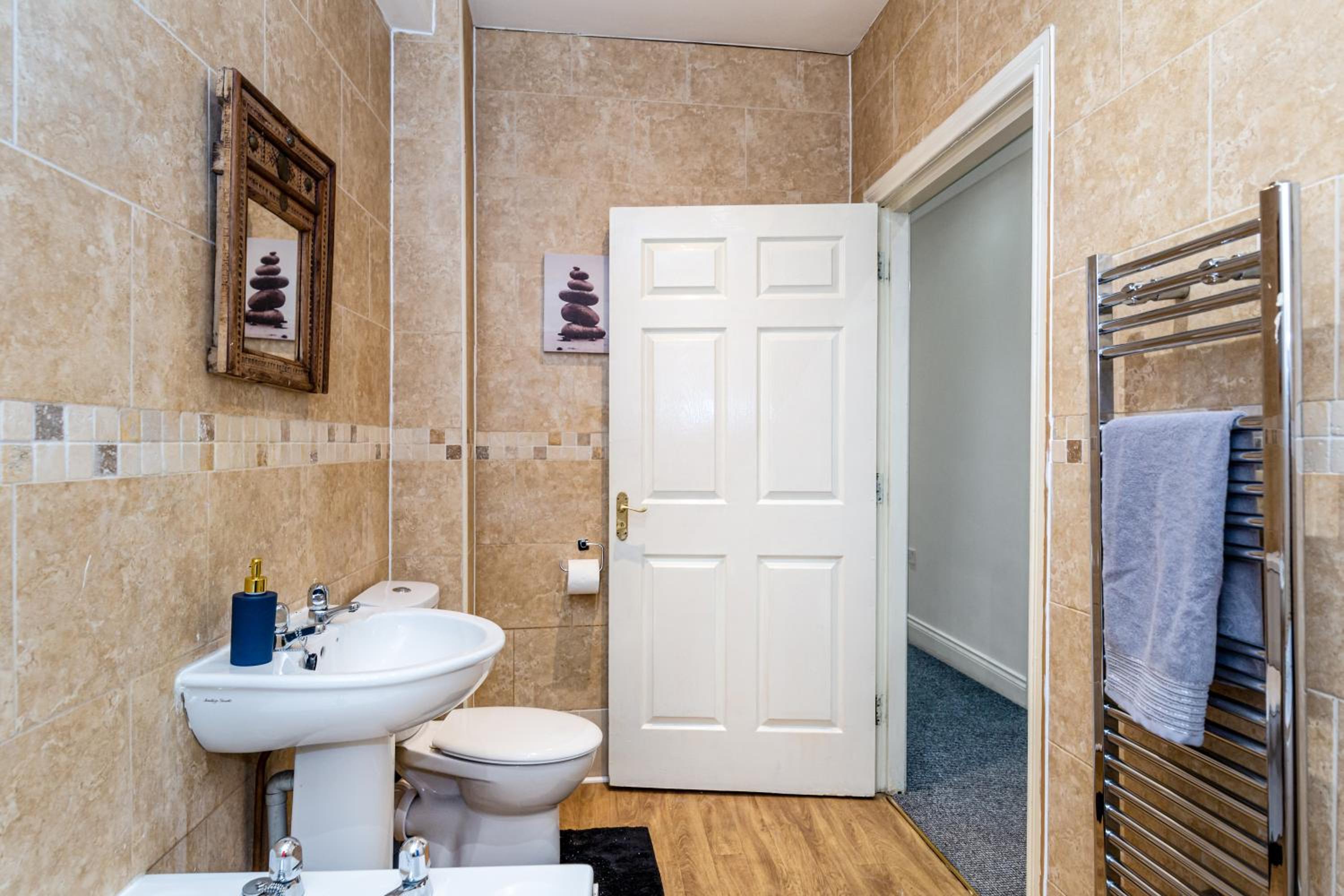 Newcastle City Centre Super Spacious Apartment view 4
