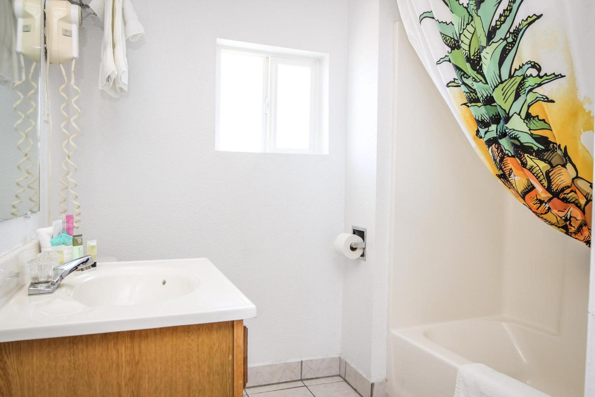 Baker City Vacations - Baker City Motel  RV - Property Image 2