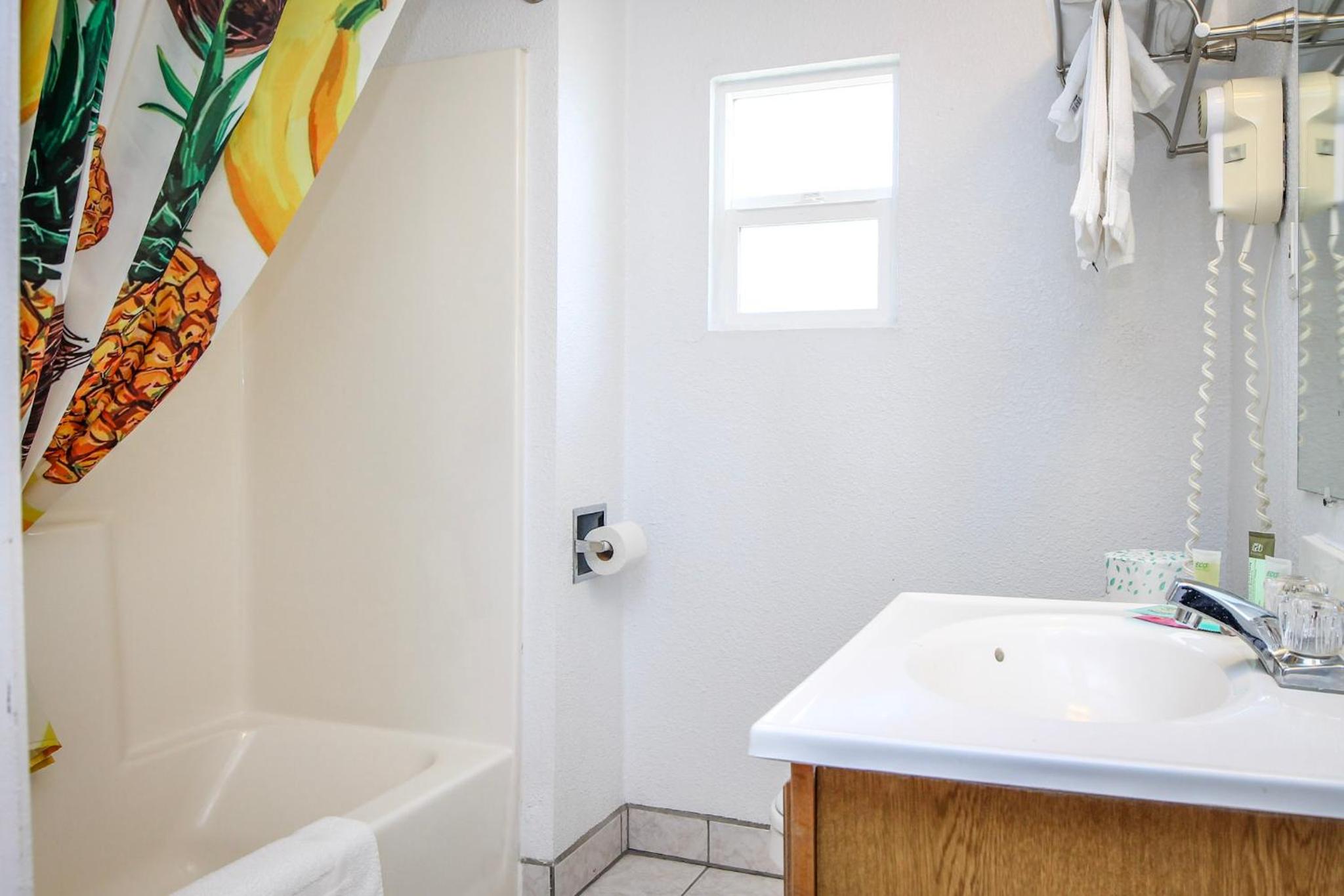 Baker City Vacations - Baker City Motel  RV - Property Image 3