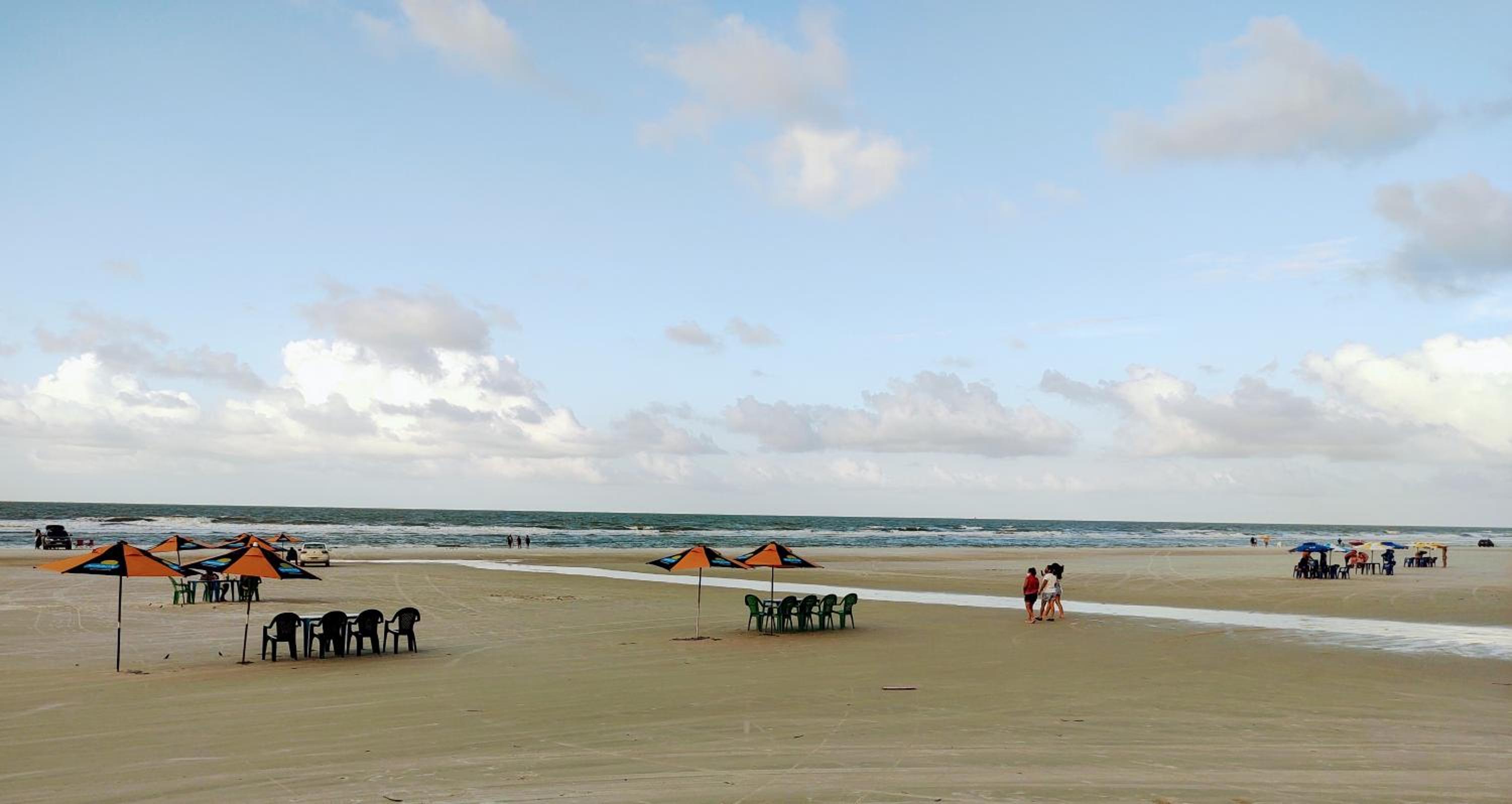 Casa com Piscina Grande em Salinas