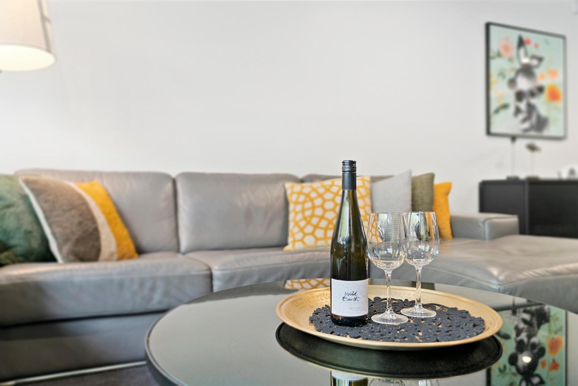 Central Location - Contemporary 2 Bedroom Aptm view 2
