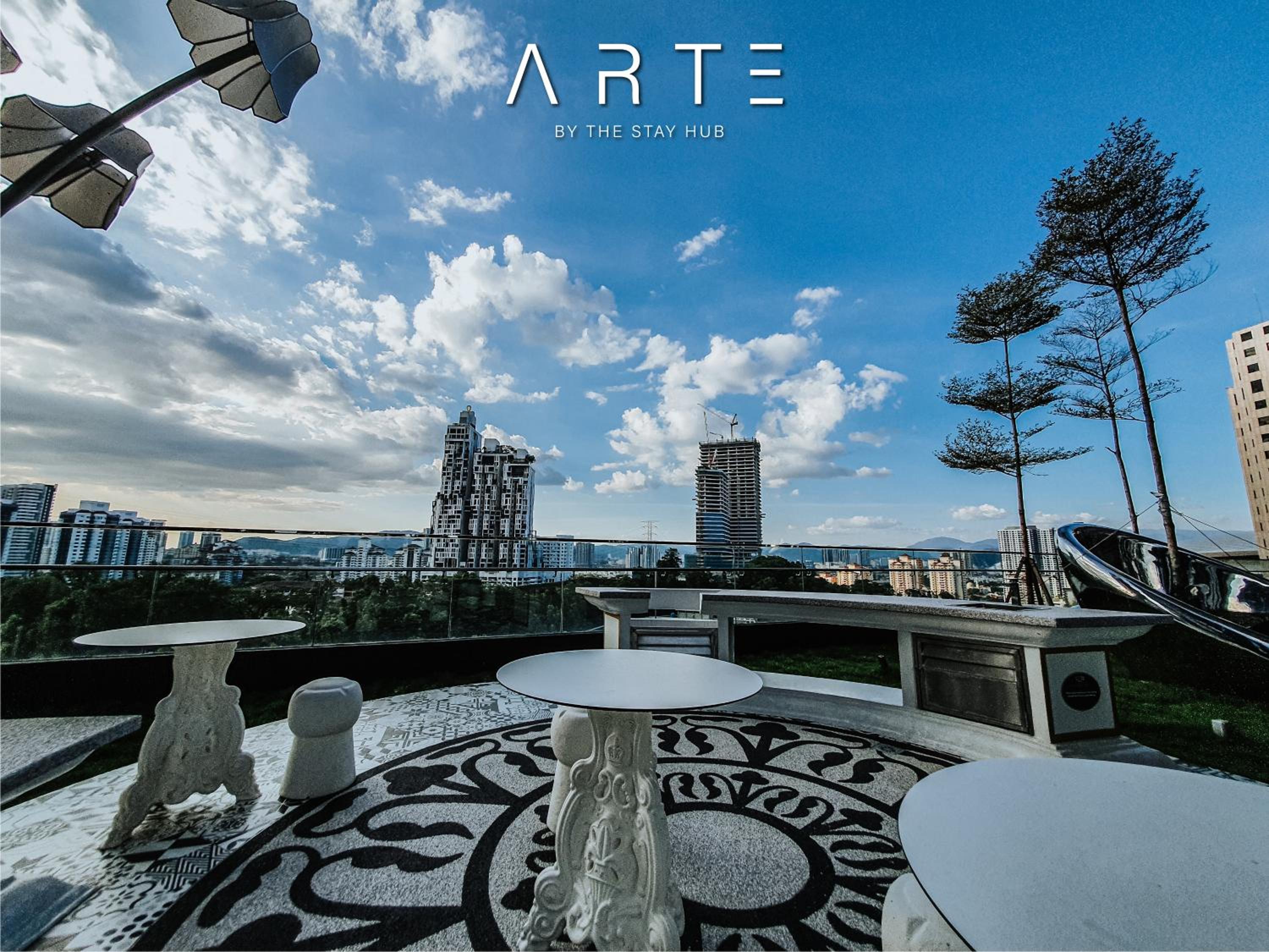 Arte Mont Kiara Luxury Suite with Heated Jacuzzi Pods - Free Parking - Next to MITEC- by The Stay Hub