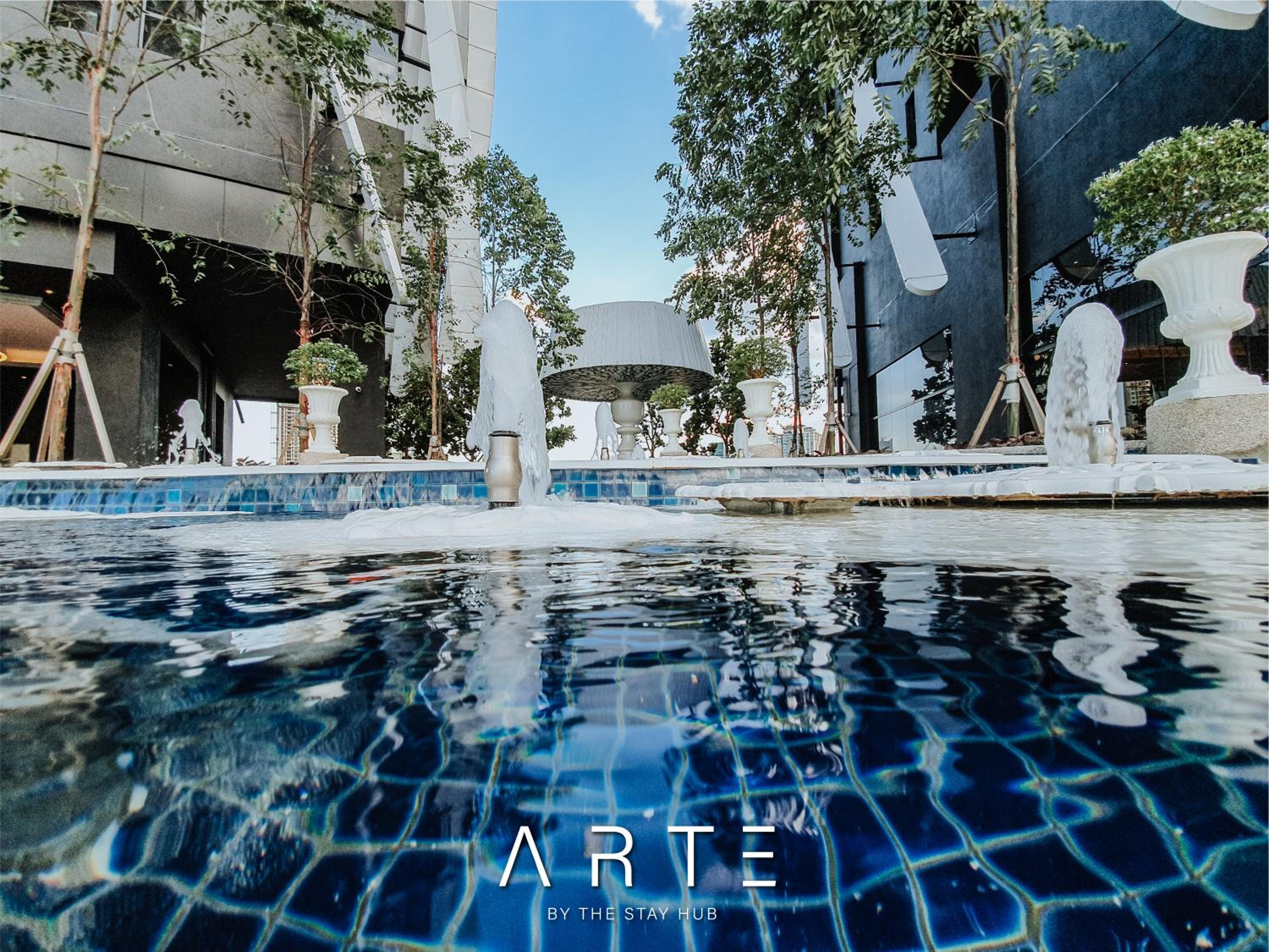 Arte Mont Kiara Luxury Suite with Heated Jacuzzi Pods - Free Parking - Next to MITEC- by The Stay Hub