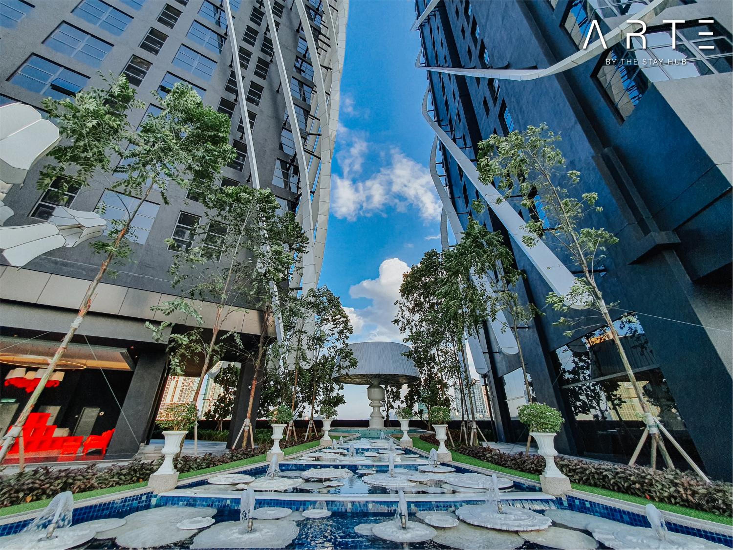 Arte Mont Kiara Luxury Suite with Heated Jacuzzi Pods - Free Parking - Next to MITEC- by The Stay Hub