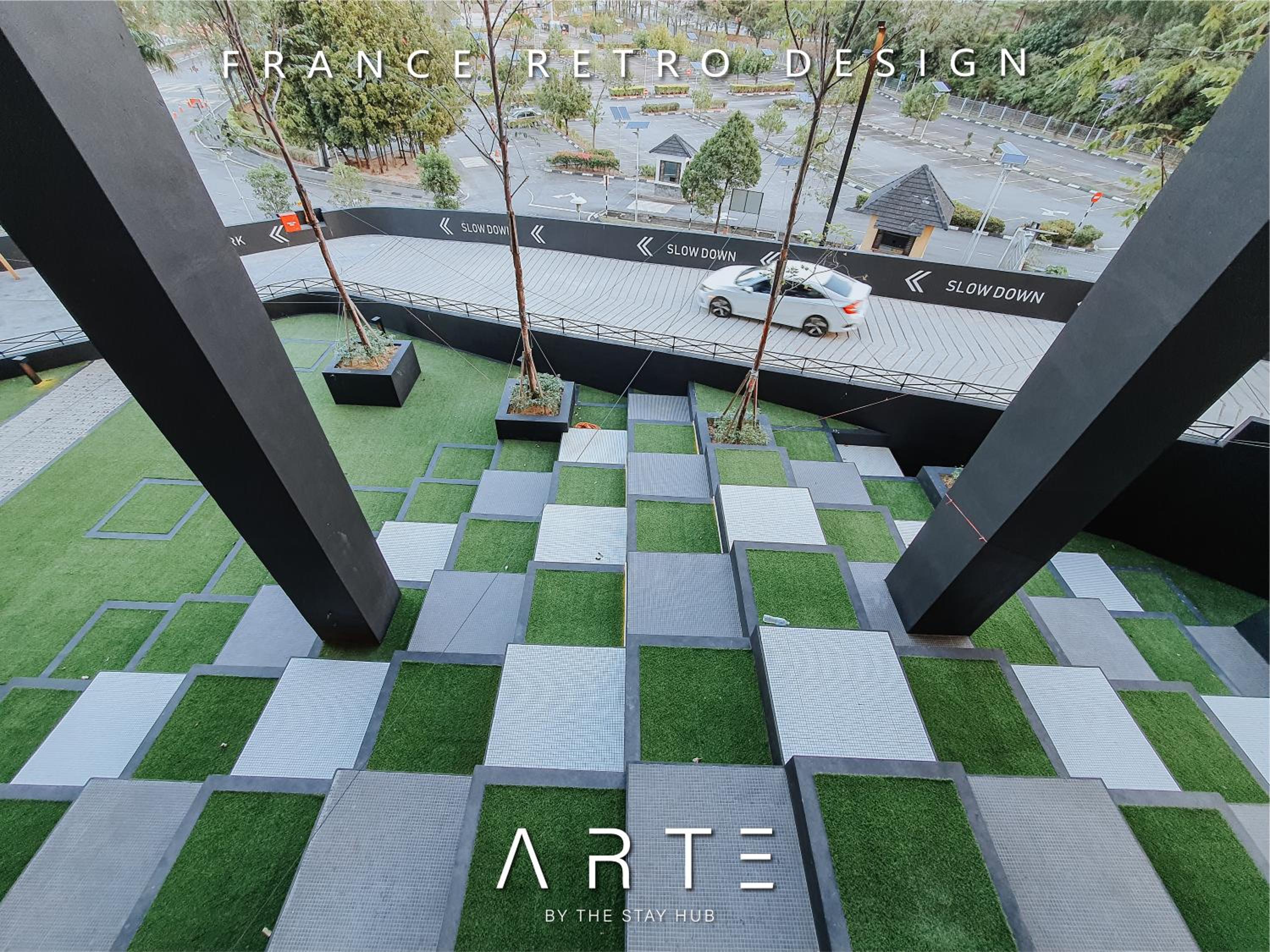 Arte Mont Kiara Luxury Suite with Heated Jacuzzi Pods - Free Parking - Next to MITEC- by The Stay Hub
