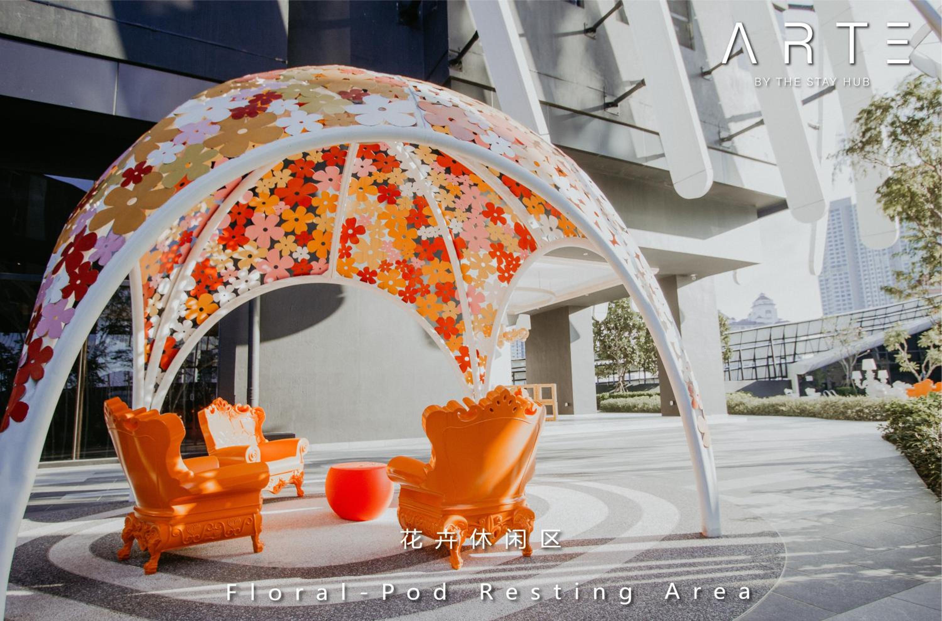 Arte Mont Kiara Luxury Suite with Heated Jacuzzi Pods - Free Parking - Next to MITEC- by The Stay Hub
