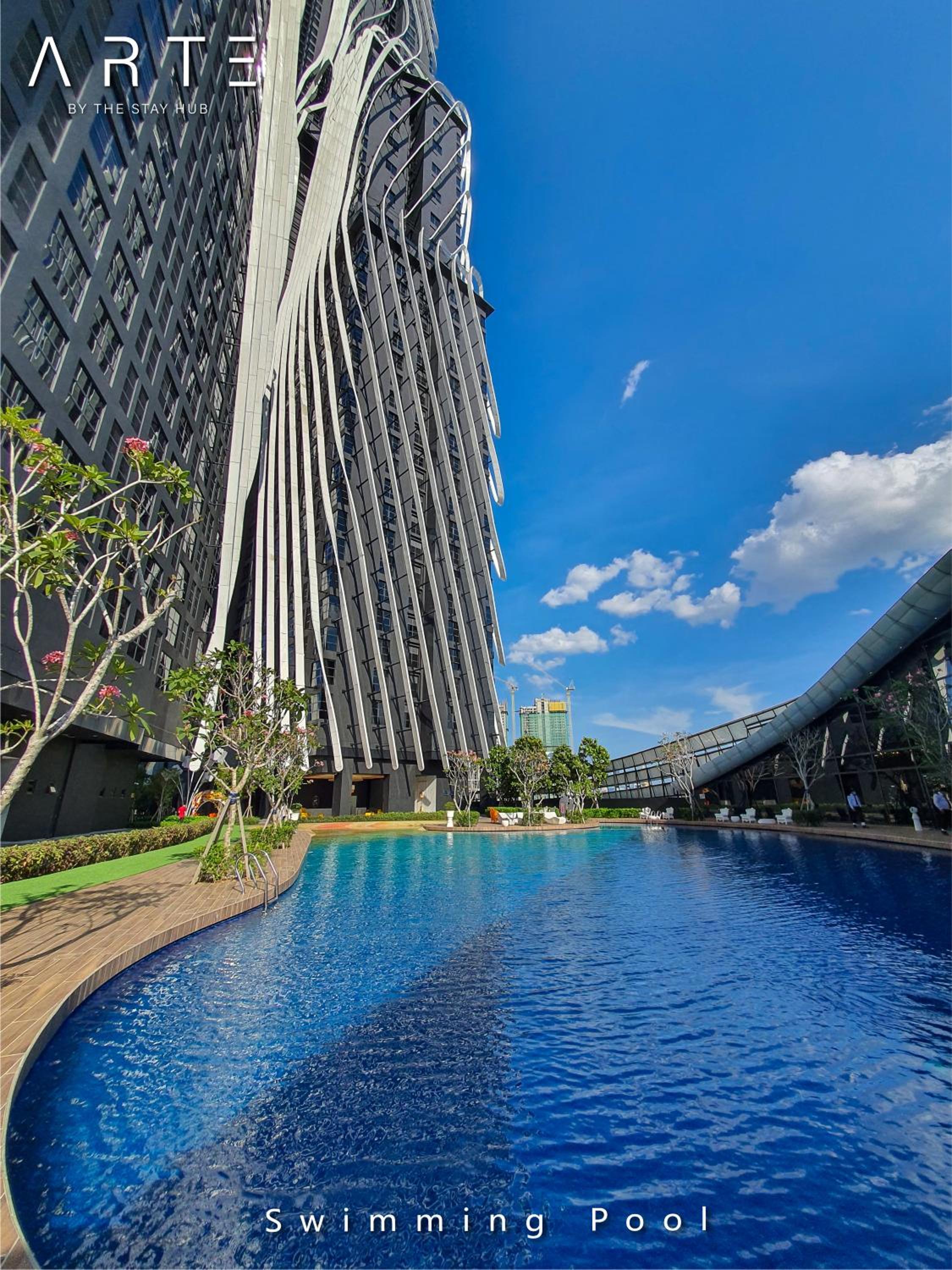 Arte Mont Kiara Luxury Suite with Heated Jacuzzi Pods - Free Parking - Next to MITEC- by The Stay Hub