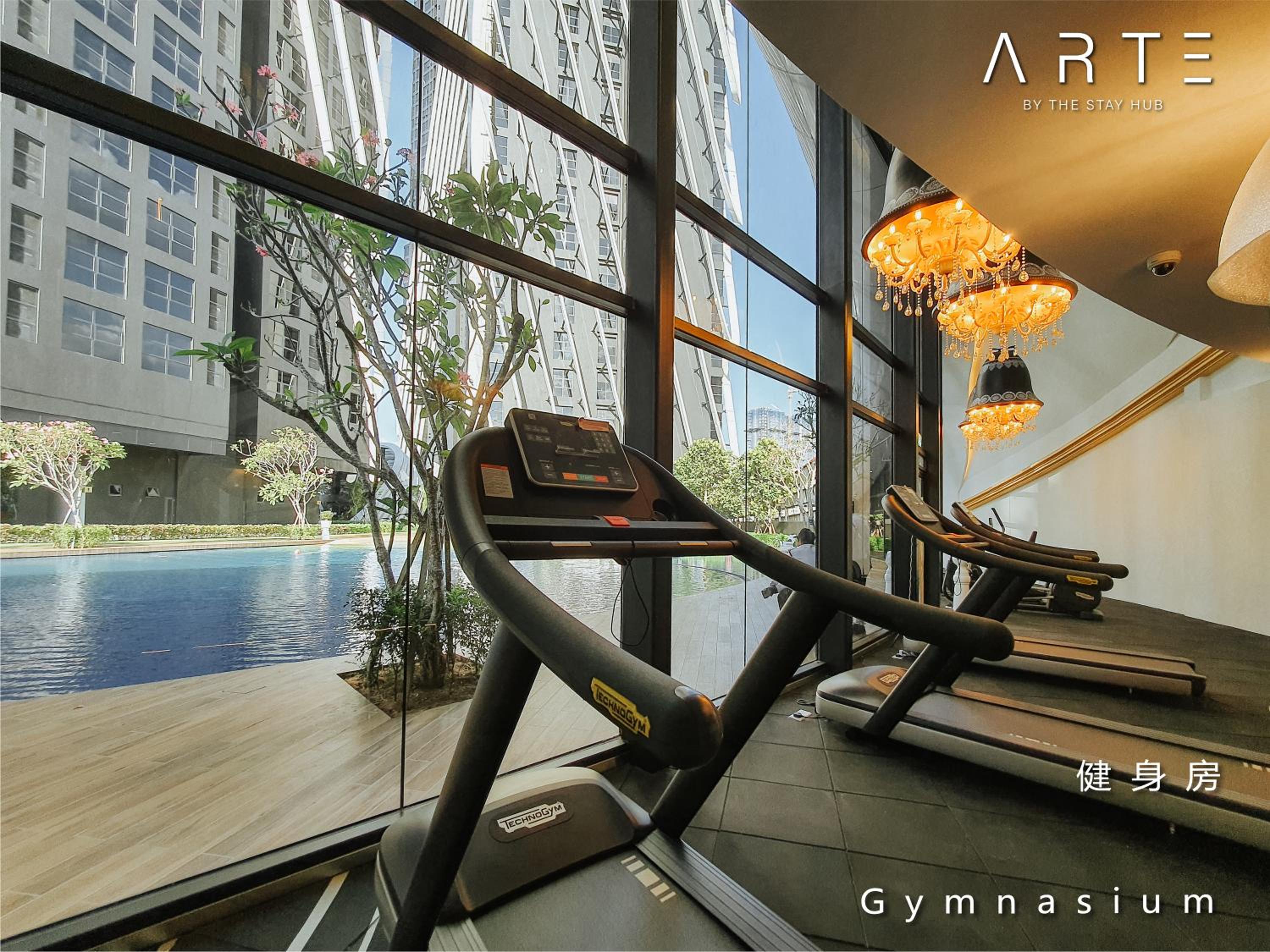 Arte Mont Kiara Luxury Suite with Heated Jacuzzi Pods - Free Parking - Next to MITEC- by The Stay Hub