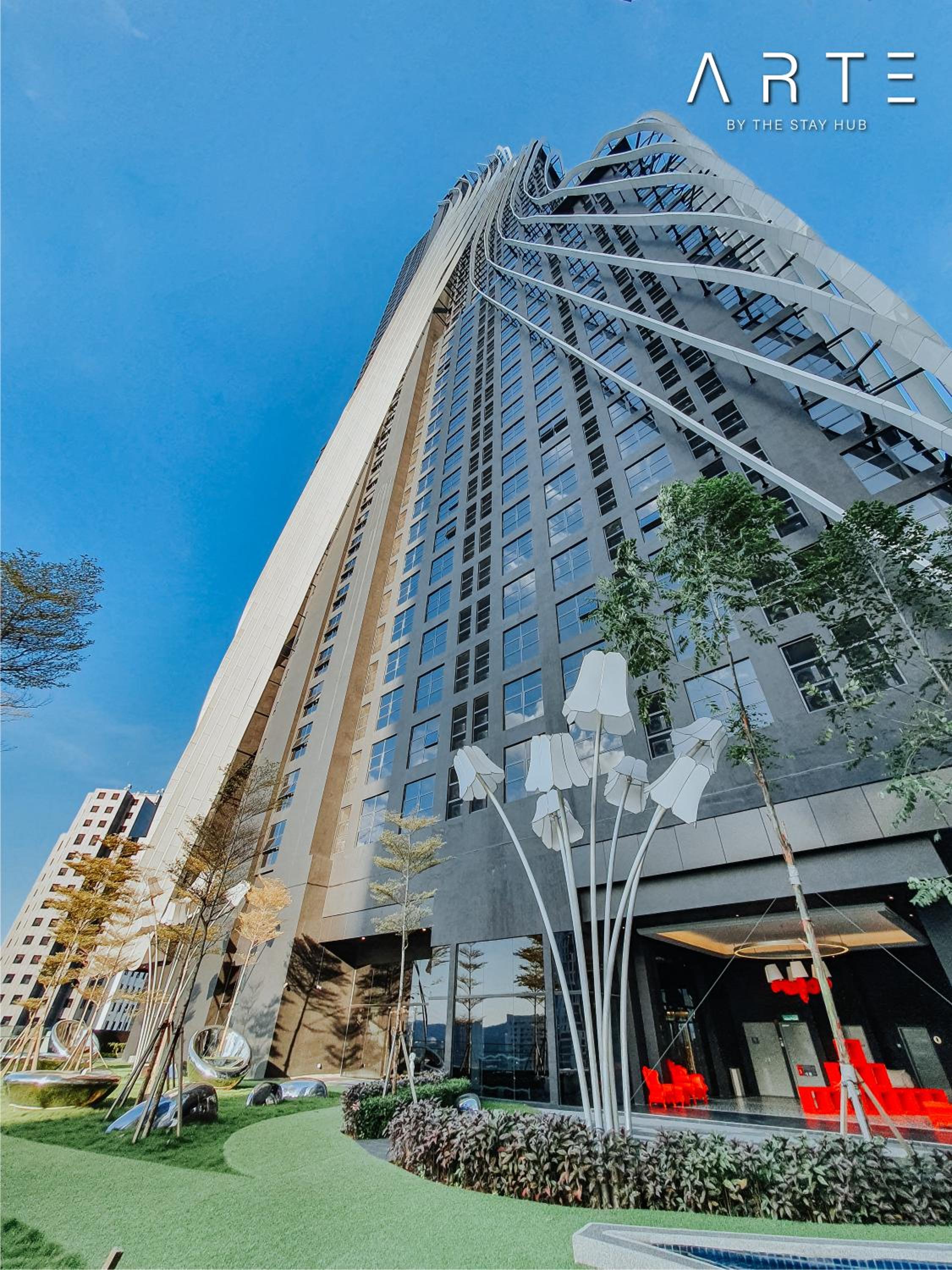 Arte Mont Kiara Luxury Suite with Heated Jacuzzi Pods - Free Parking - Next to MITEC- by The Stay Hub