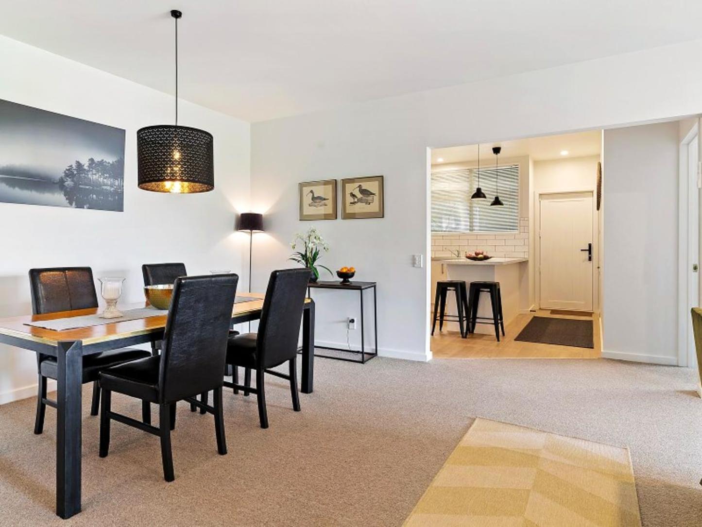 Central Location - 2 Bedroom Apartment in Habeke view 2