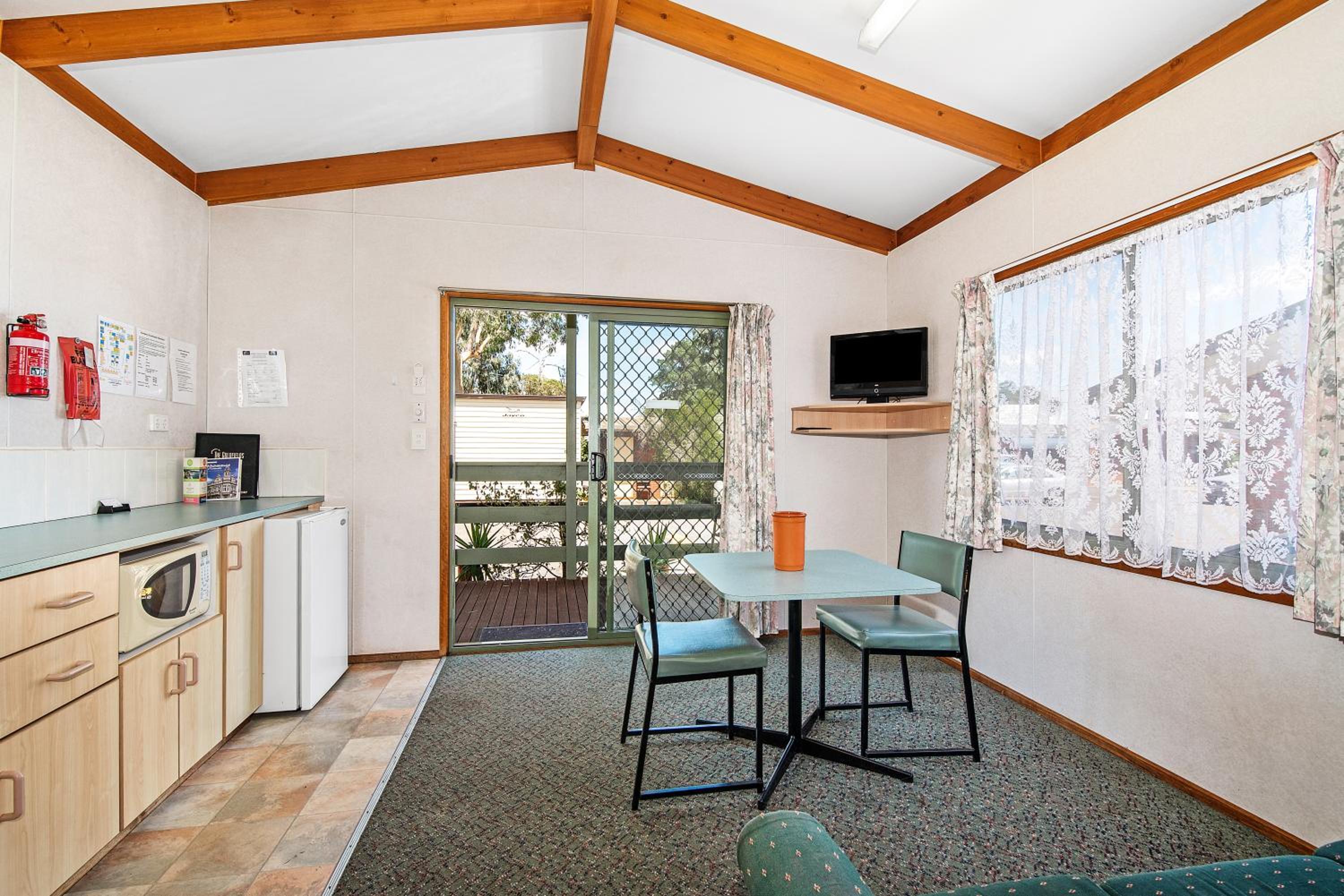Golden Country Motel and Caravan Park