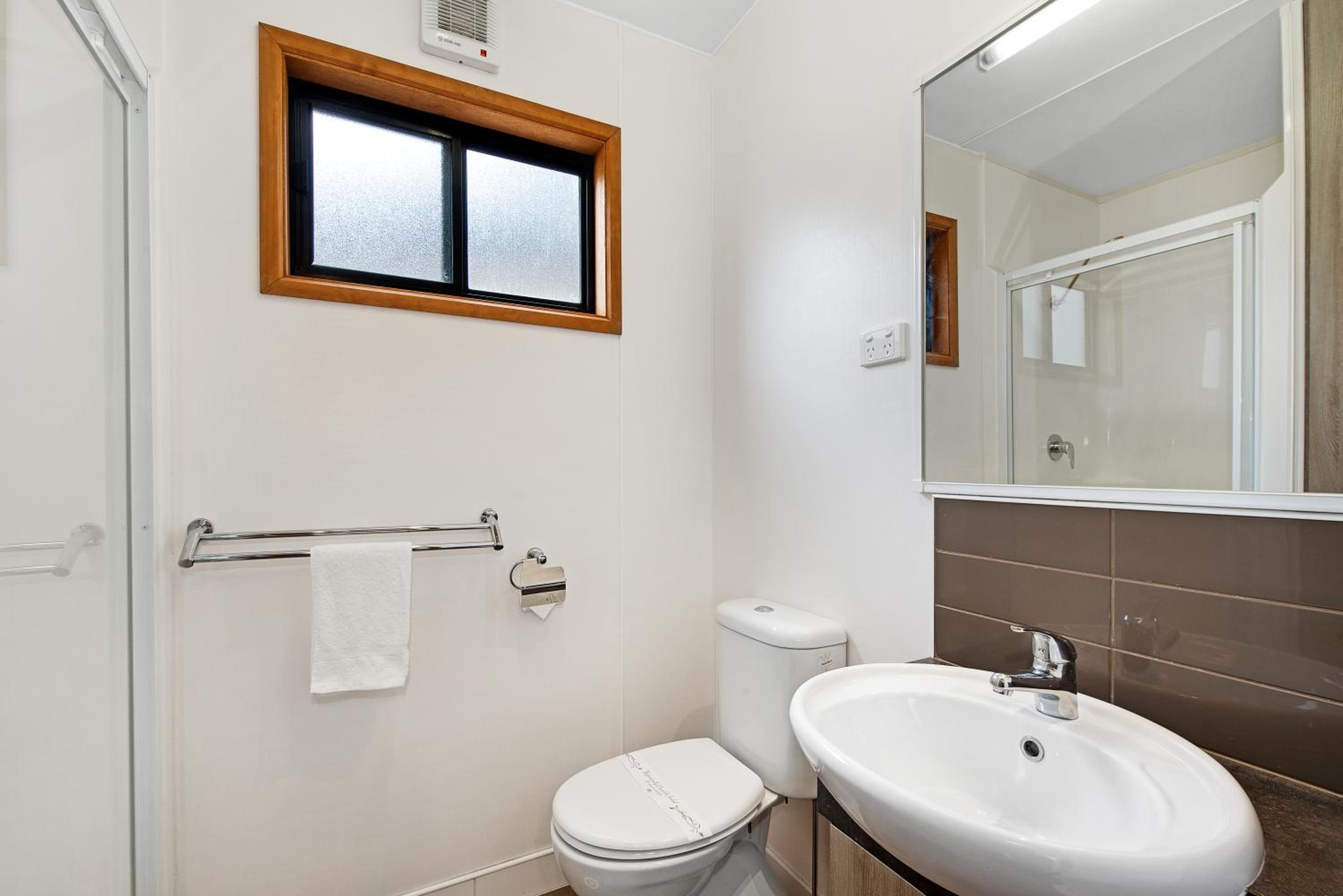 Golden Country Motel and Caravan Park