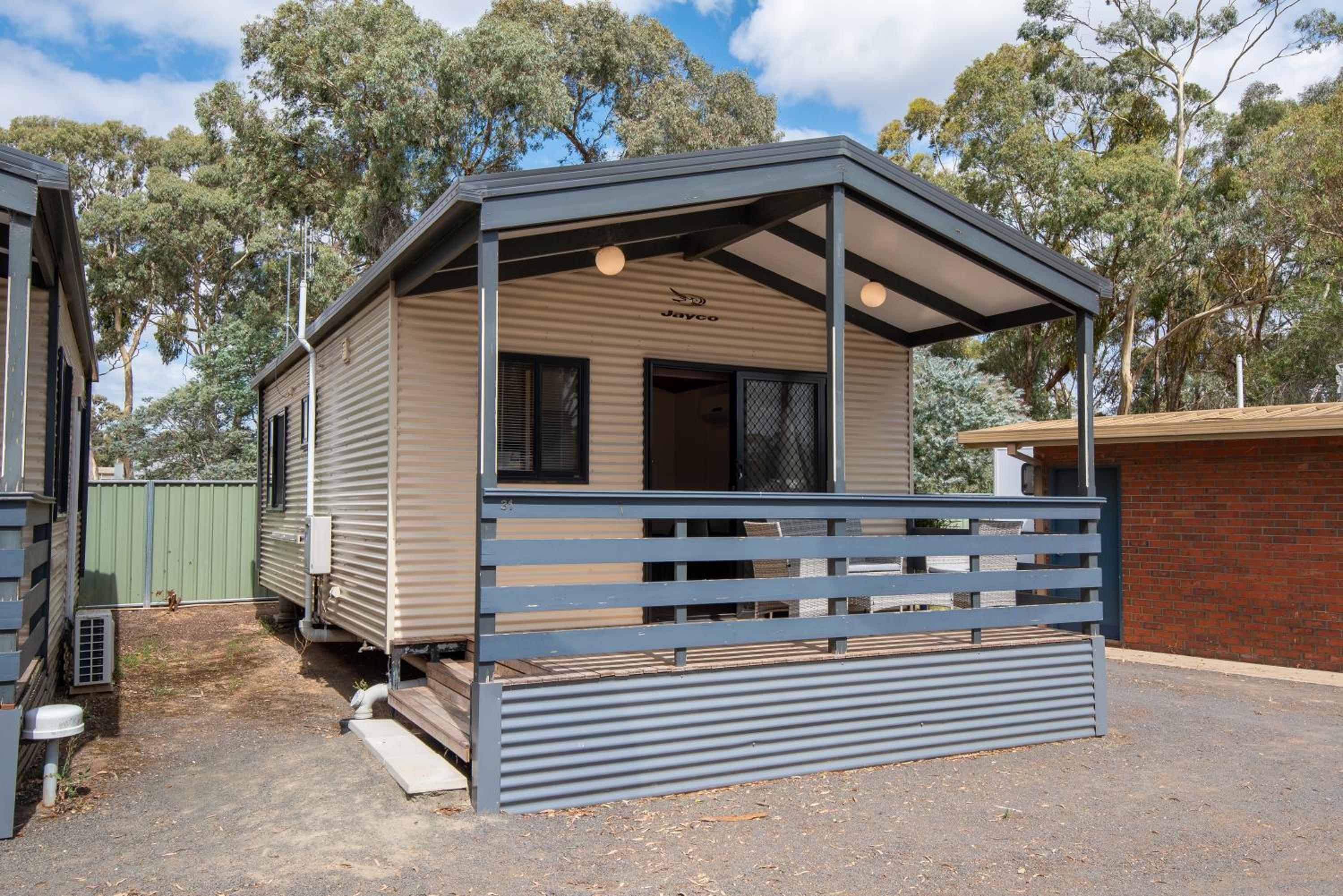 Golden Country Motel and Caravan Park