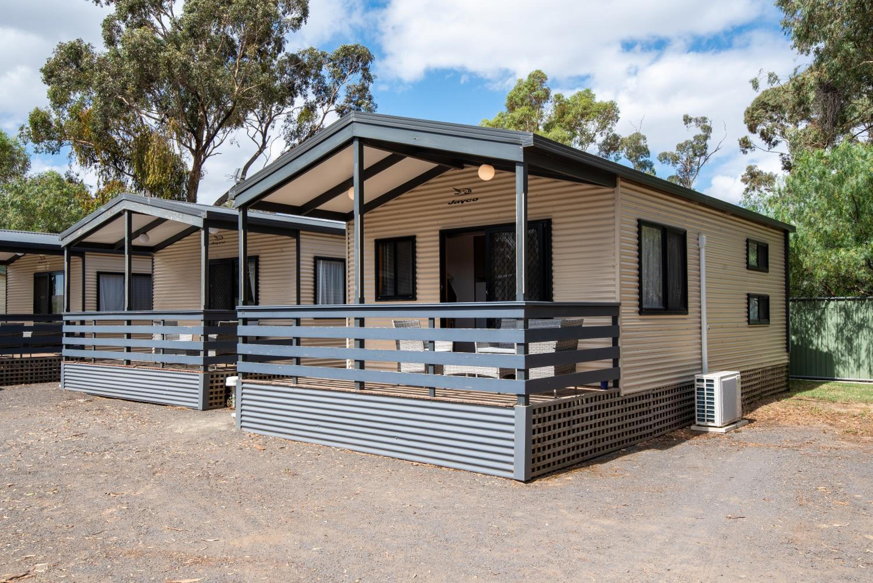 Golden Country Motel and Caravan Park