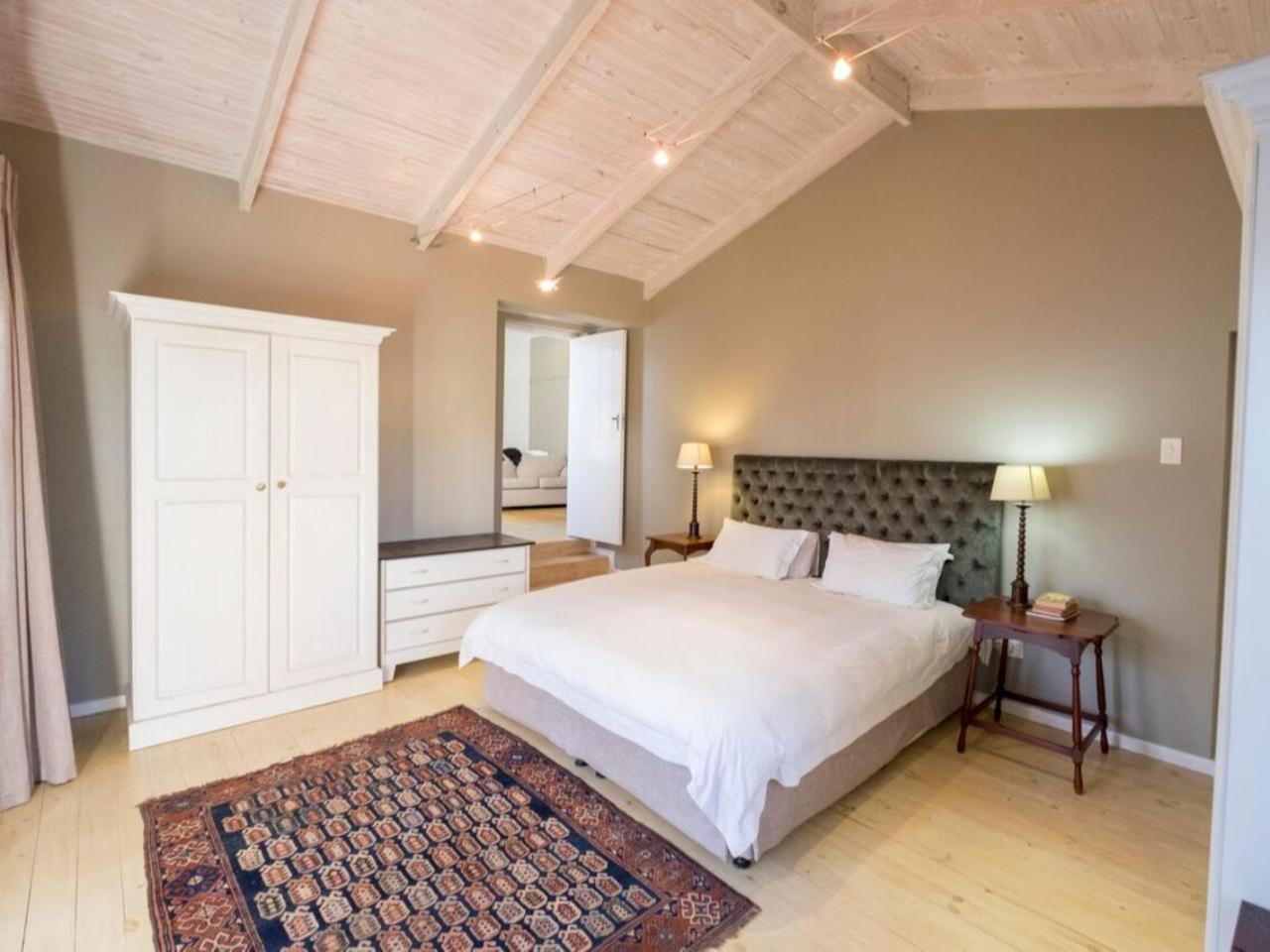 Wishford Cottage on Worcester view 3