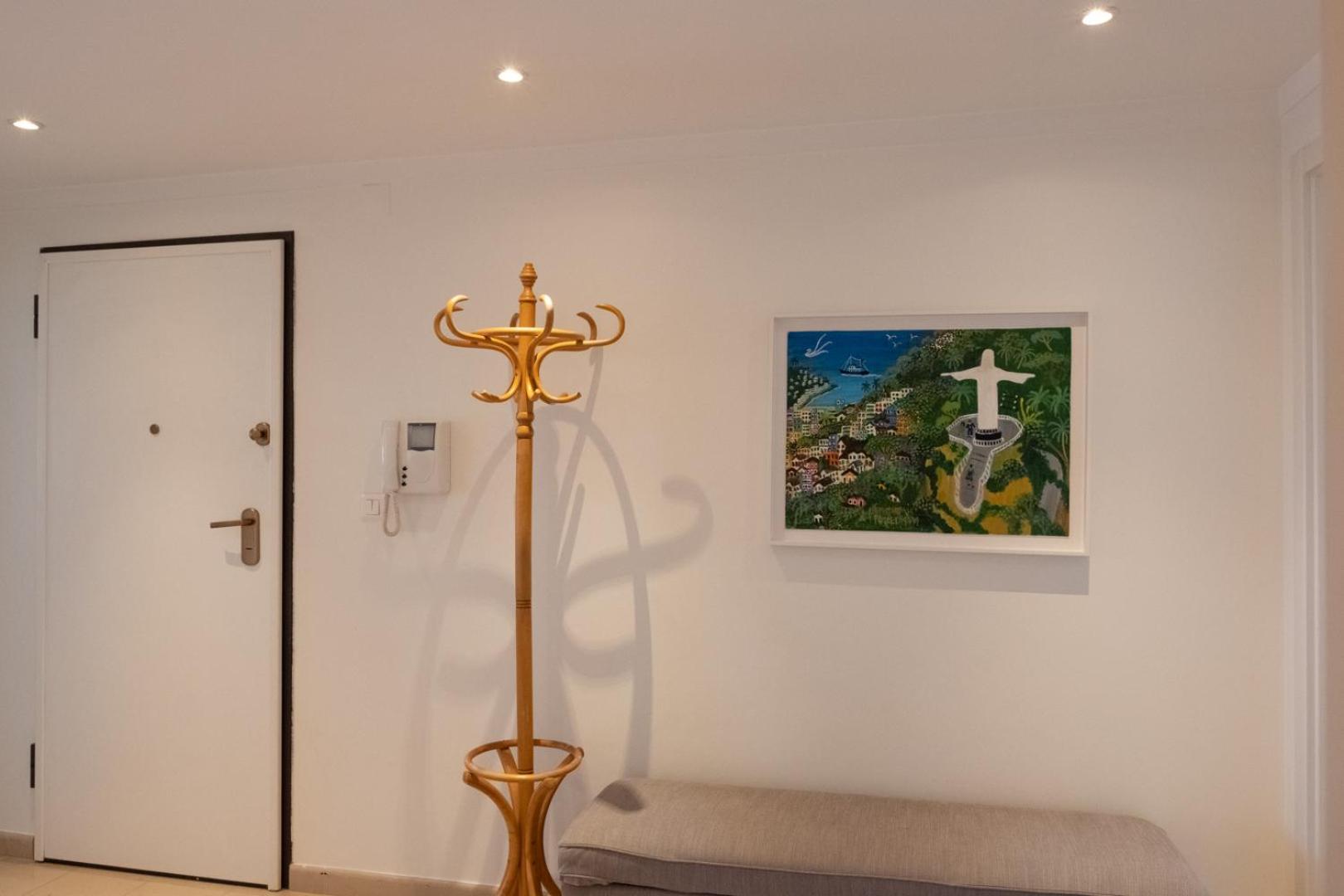 Stylish Apartment with Parking by LovelyStay