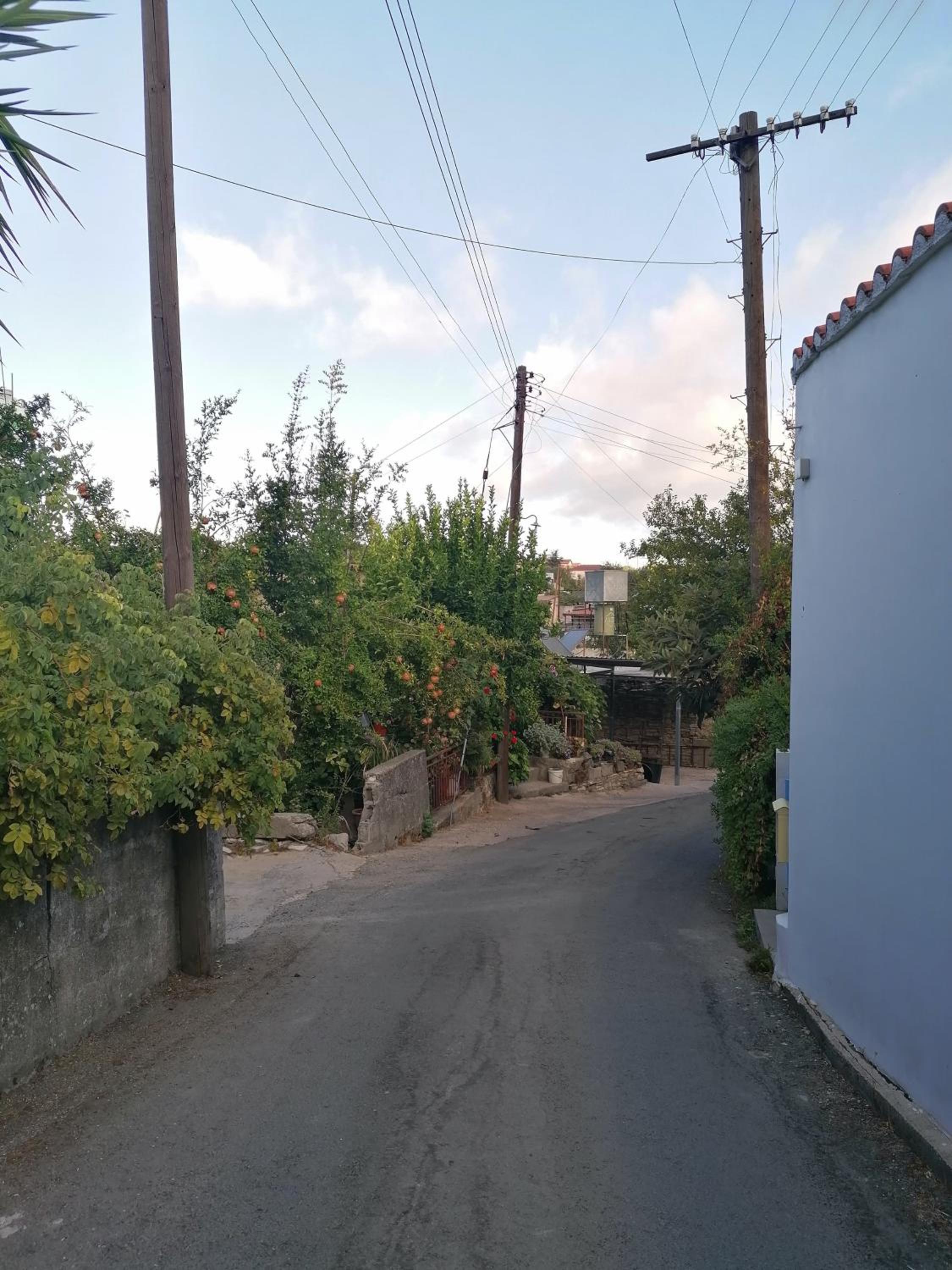LAOUTARIS INN