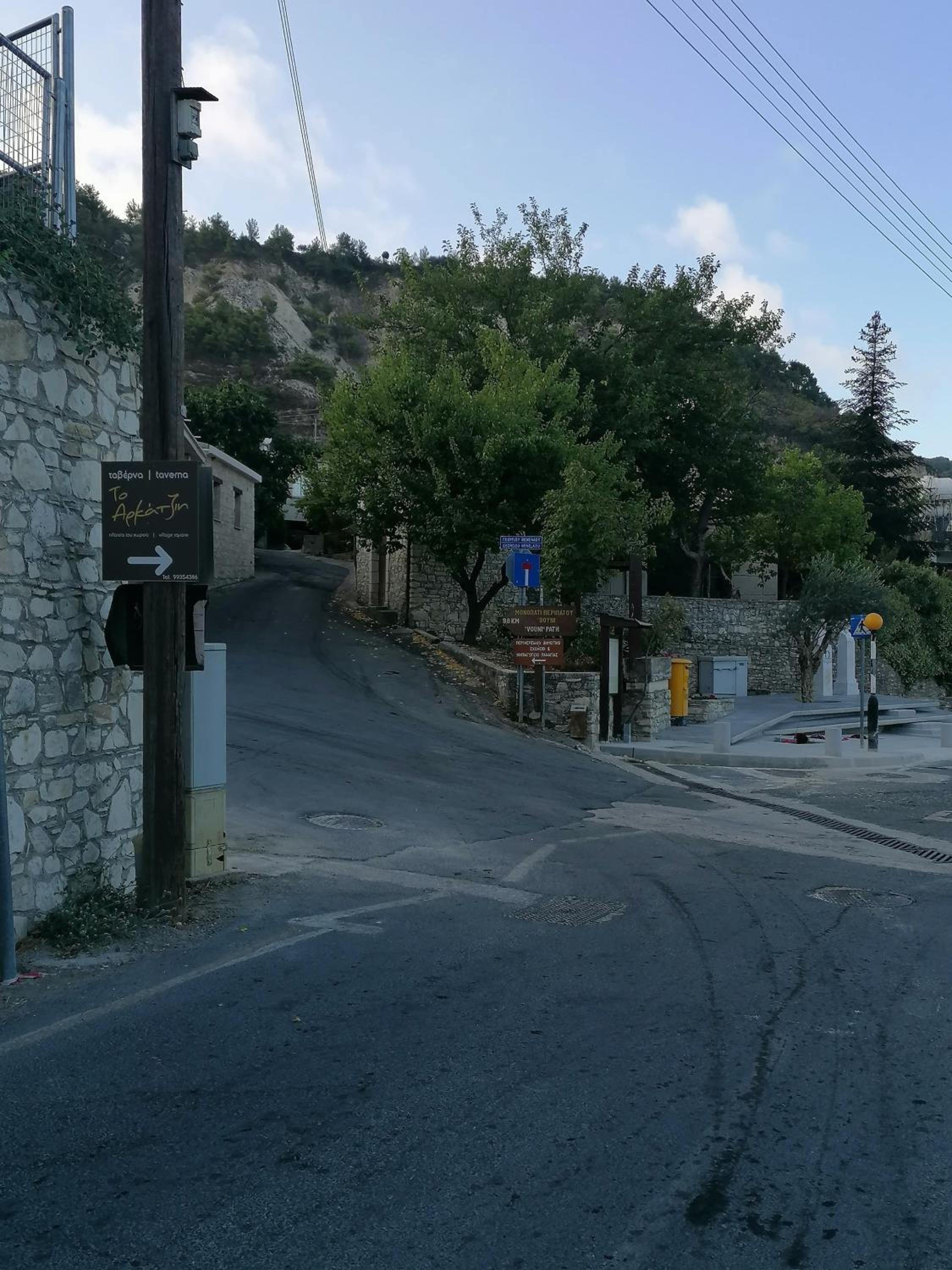 LAOUTARIS INN