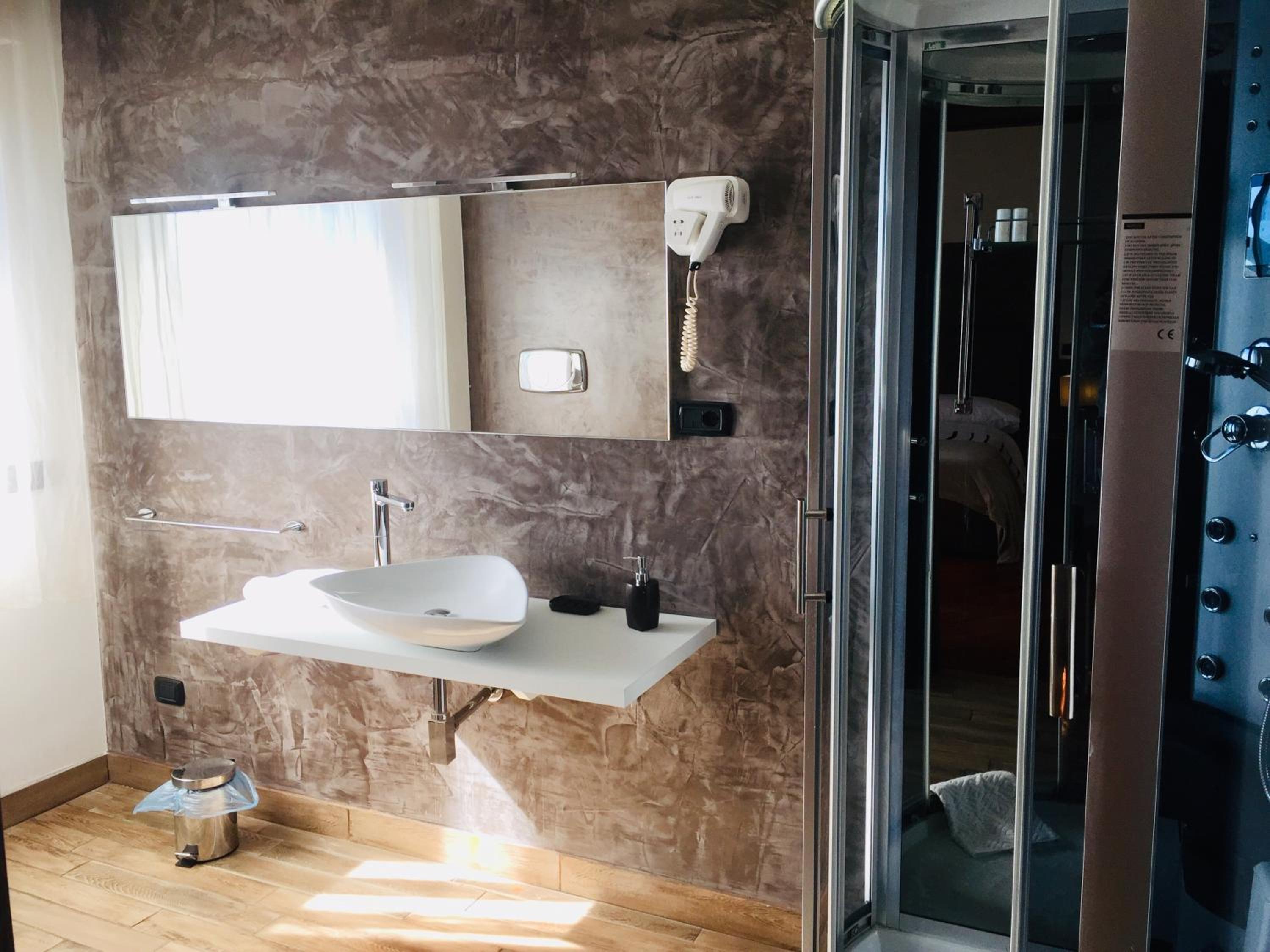 B2In Suite & Office