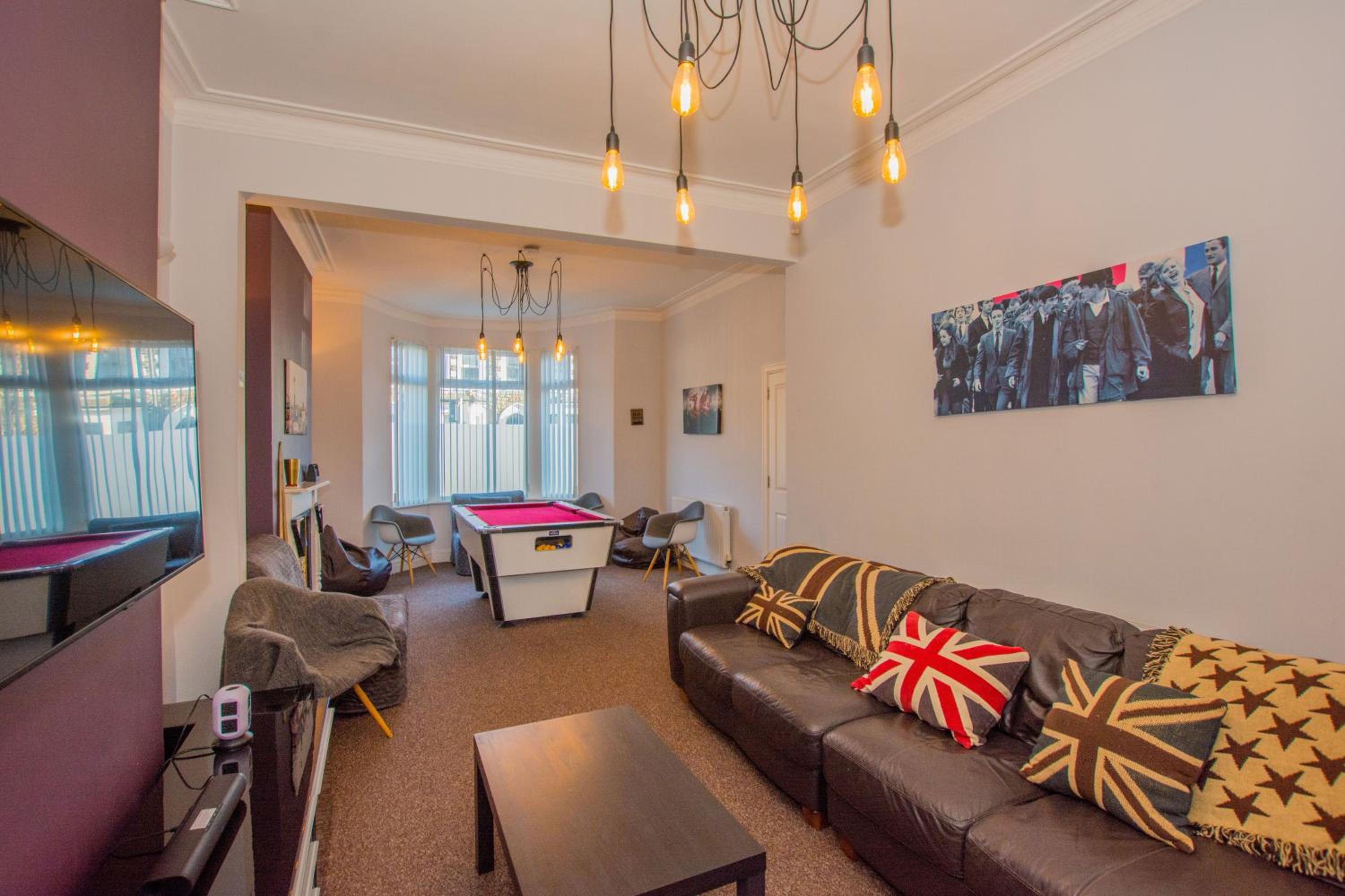 By Lushlets - City Centre Hot tub Pool table - Great for Hens Stags & Rugby groups! view 4