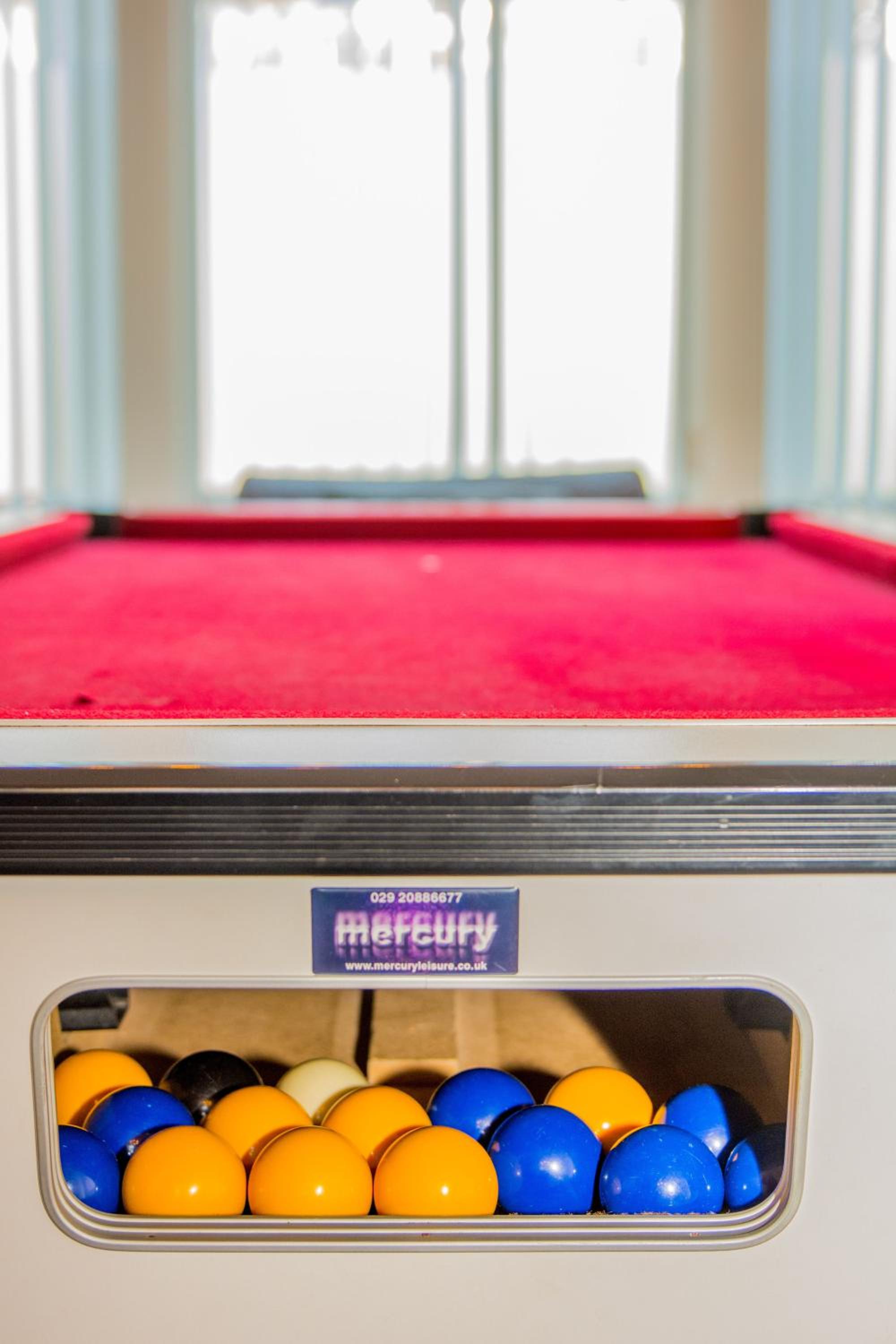 By Lushlets - City Centre Hot tub Pool table - Great for Hens Stags & Rugby groups! view 3