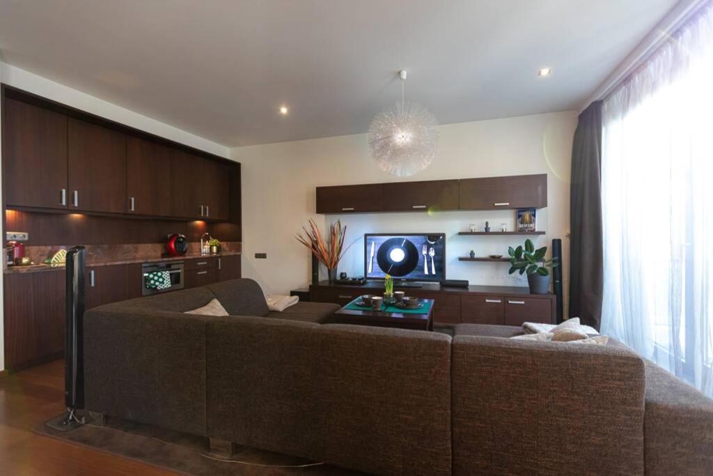 Cozy river-side apartment right in Riga view 2