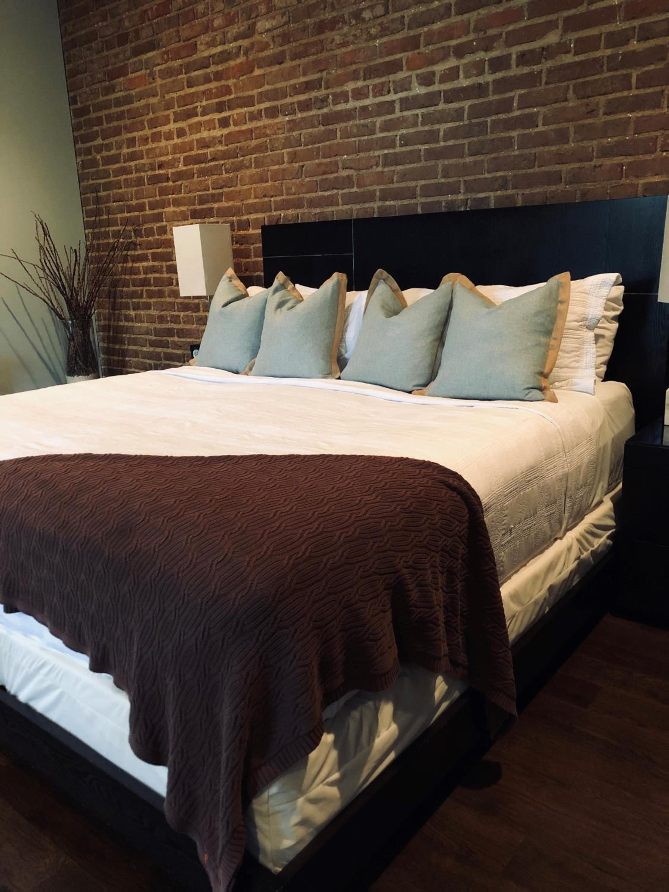 Suites at 249