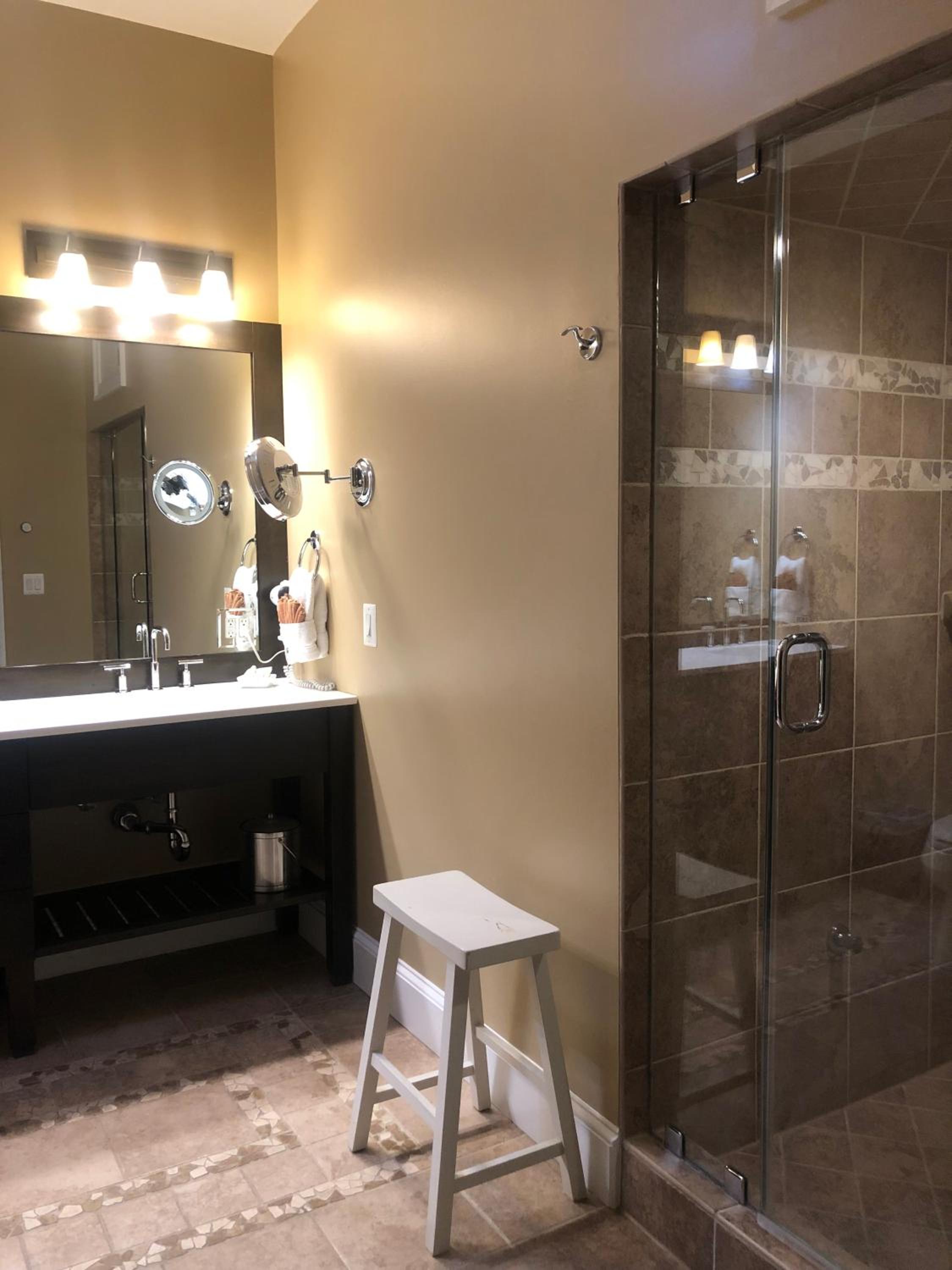 Suites at 249