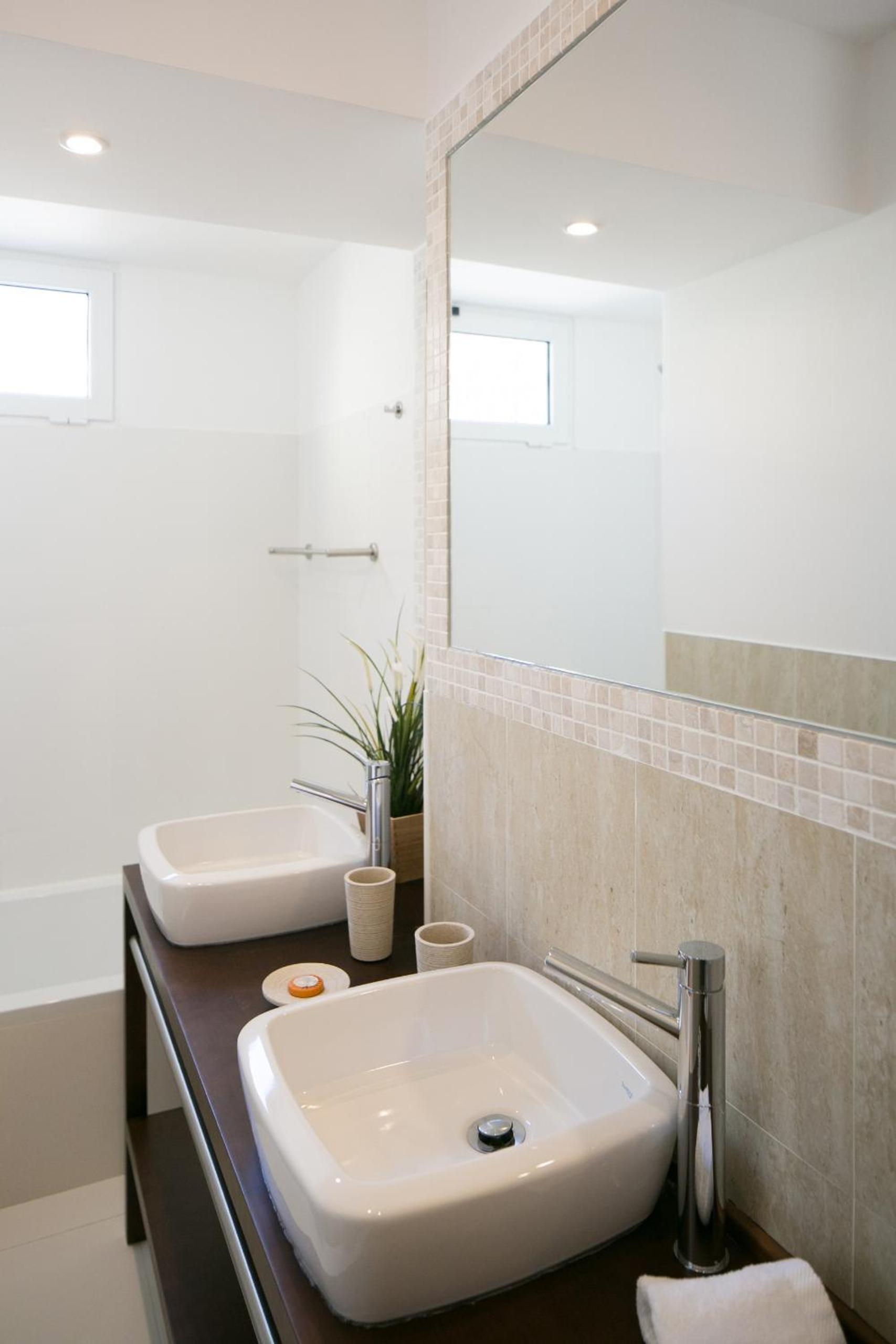 Classic & Super Central Apartment by LovelyStay view 2