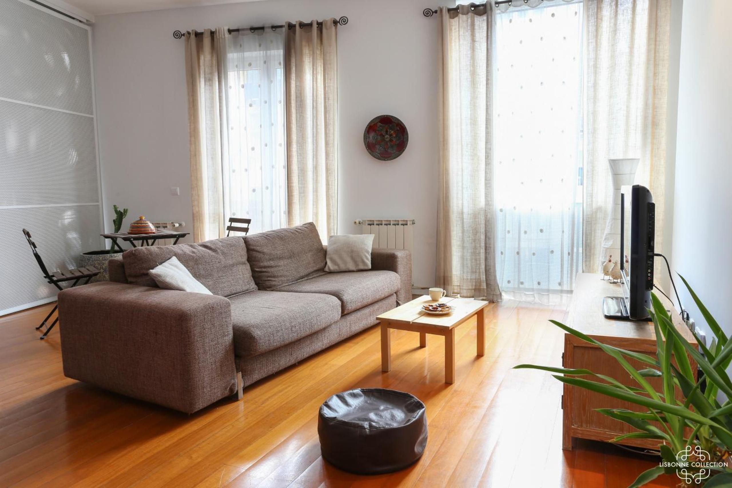 Comfort Apartment with Balcony by LovelyStay view 2