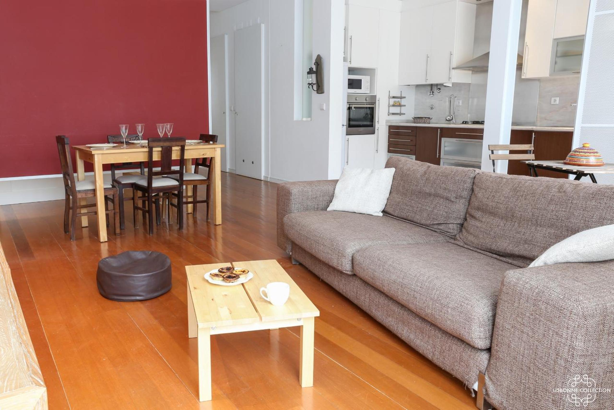 Comfort Apartment with Balcony by LovelyStay view 4