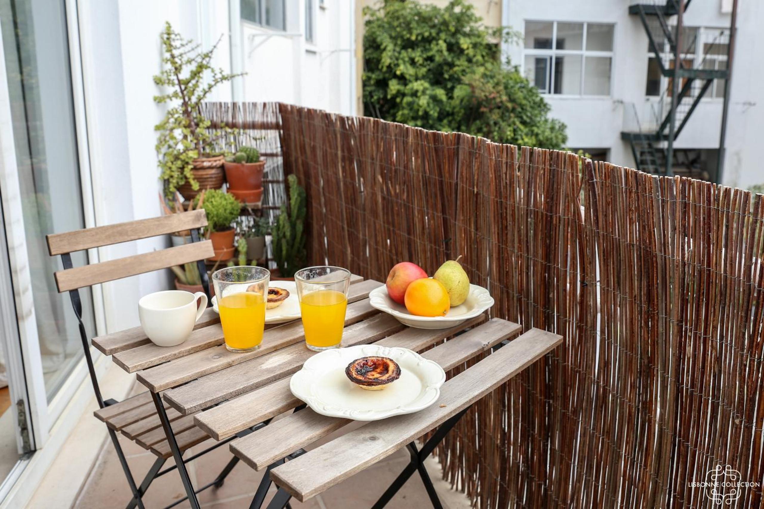 Comfort Apartment with Balcony by LovelyStay view 3