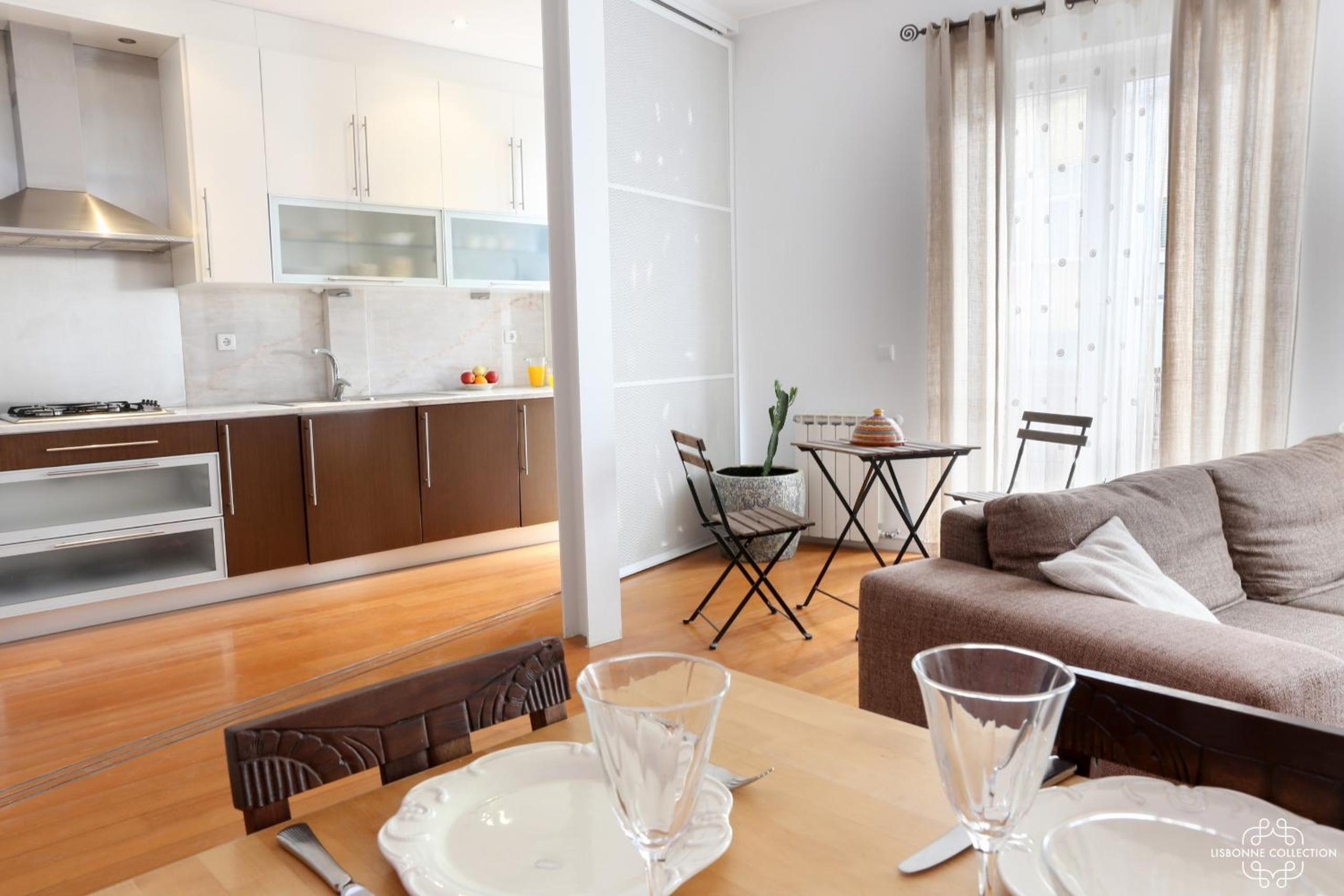 Comfort Apartment with Balcony by LovelyStay view 5