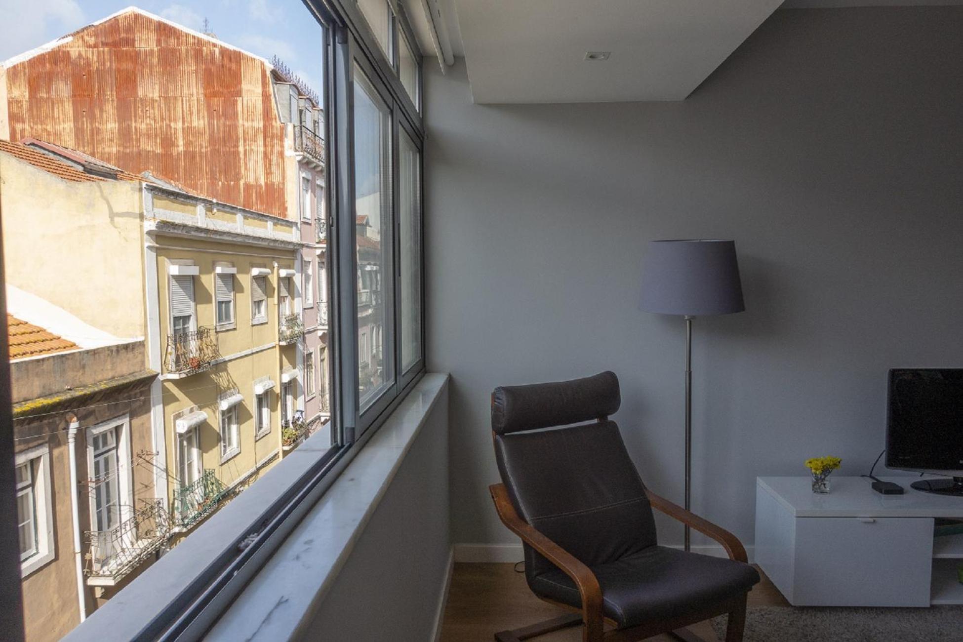 Bright & Central Apartment by LovelyStay view 4