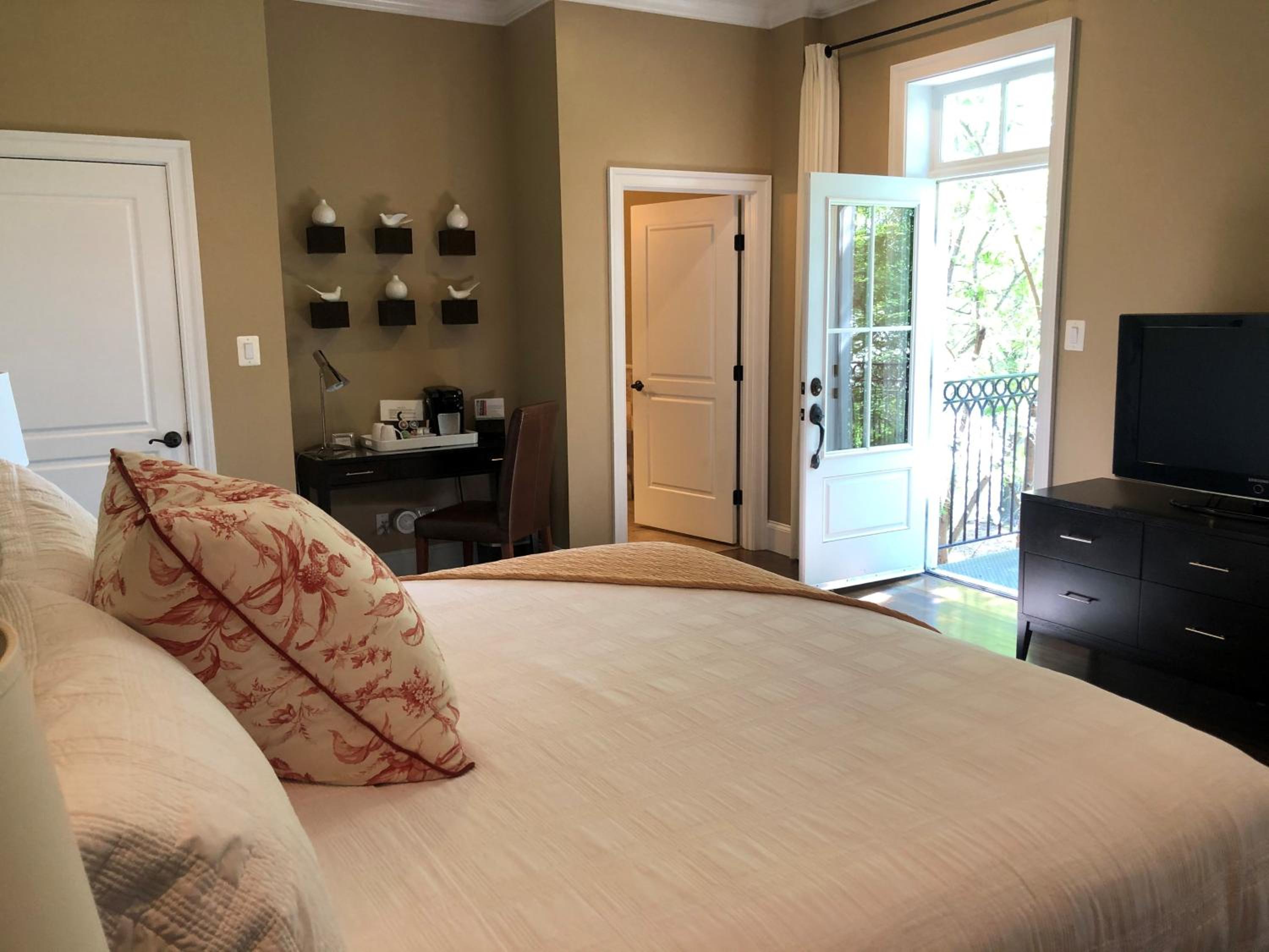 Suites at 249