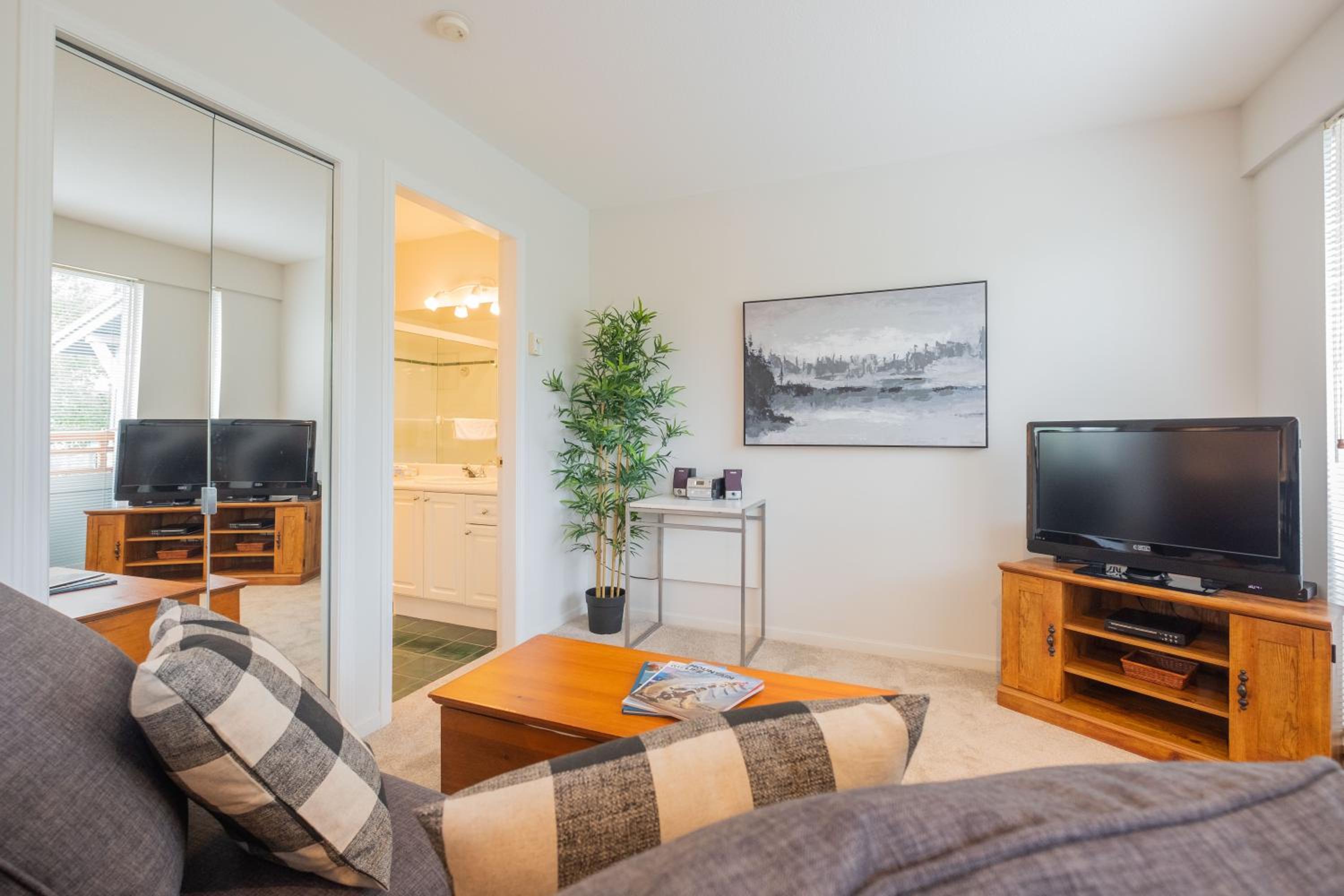 Eagle Lodge 225 by Outpost Whistler