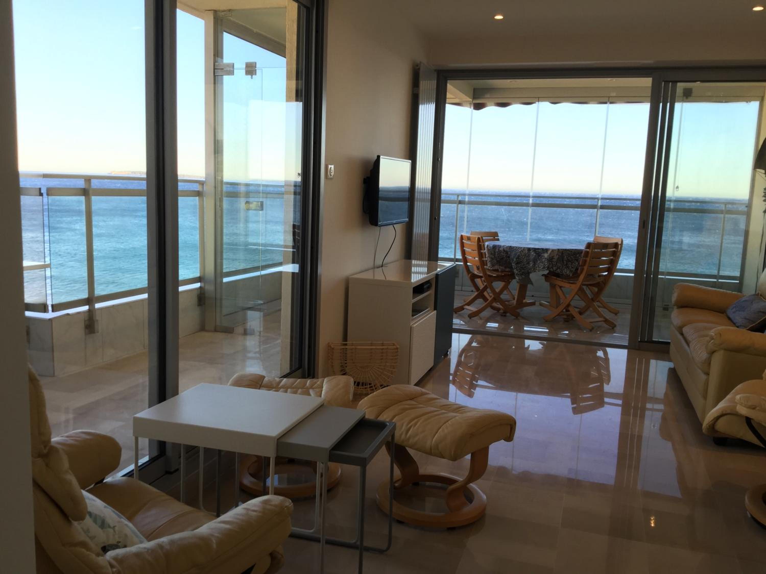 Bord de mer - Cannes la Bocca photo 3