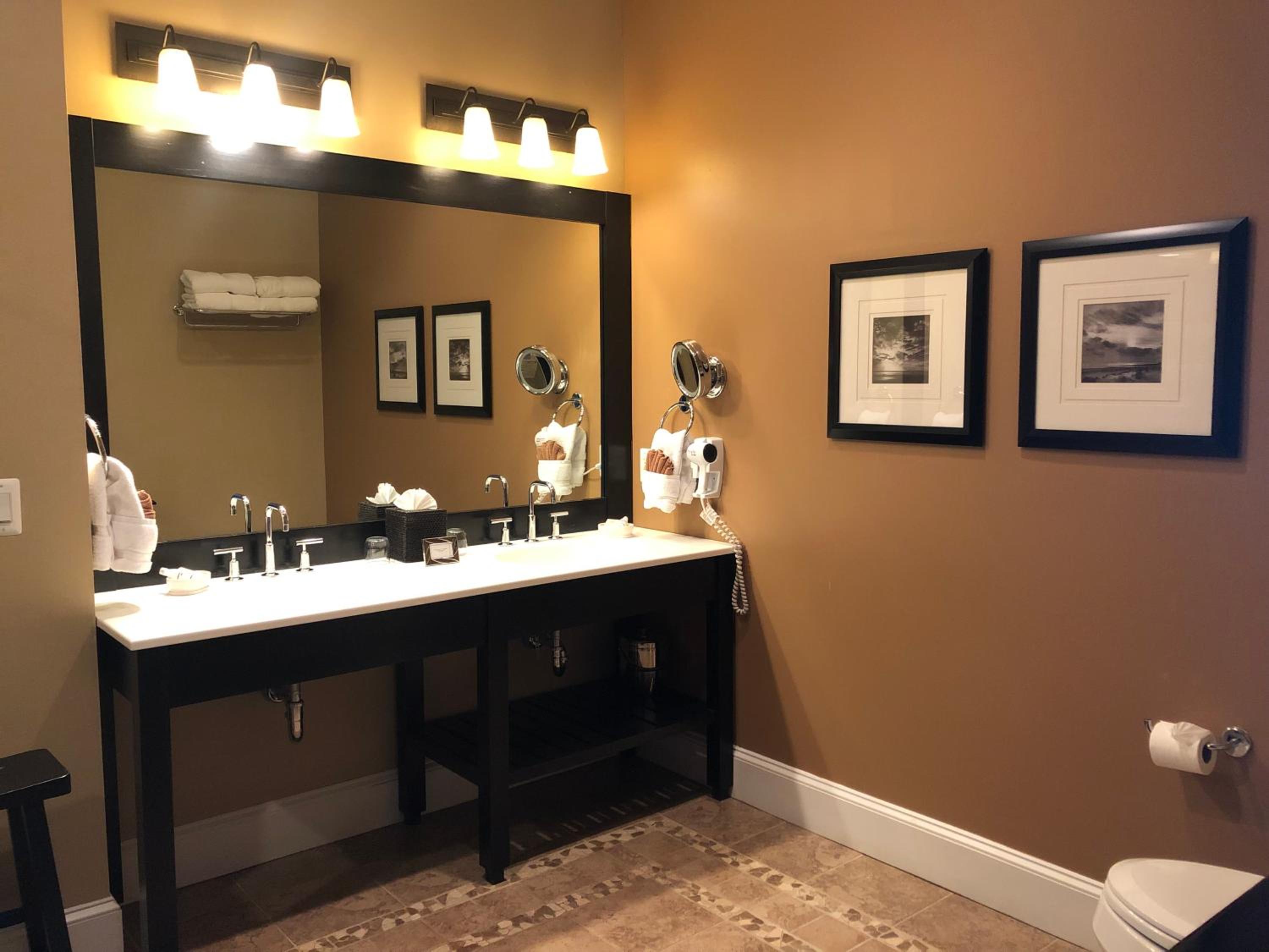 Suites at 249