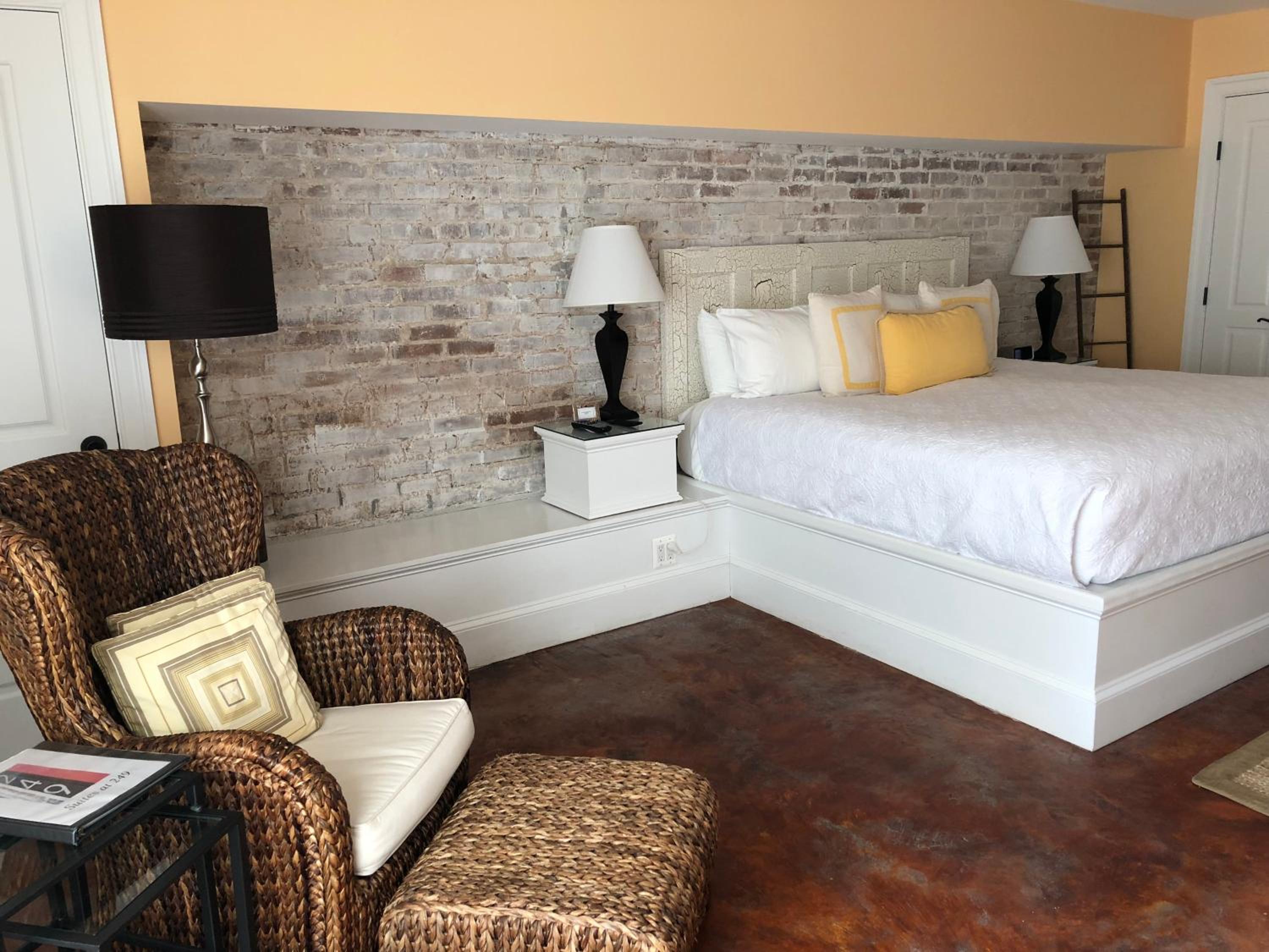 Suites at 249