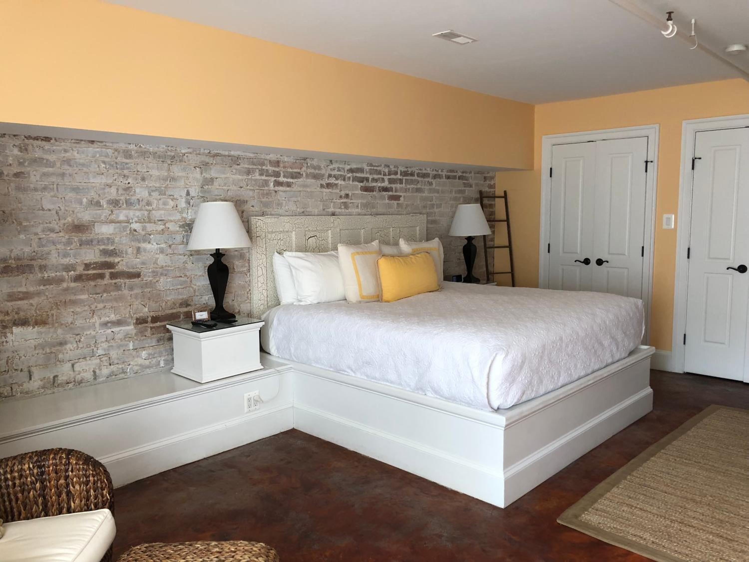 Suites at 249
