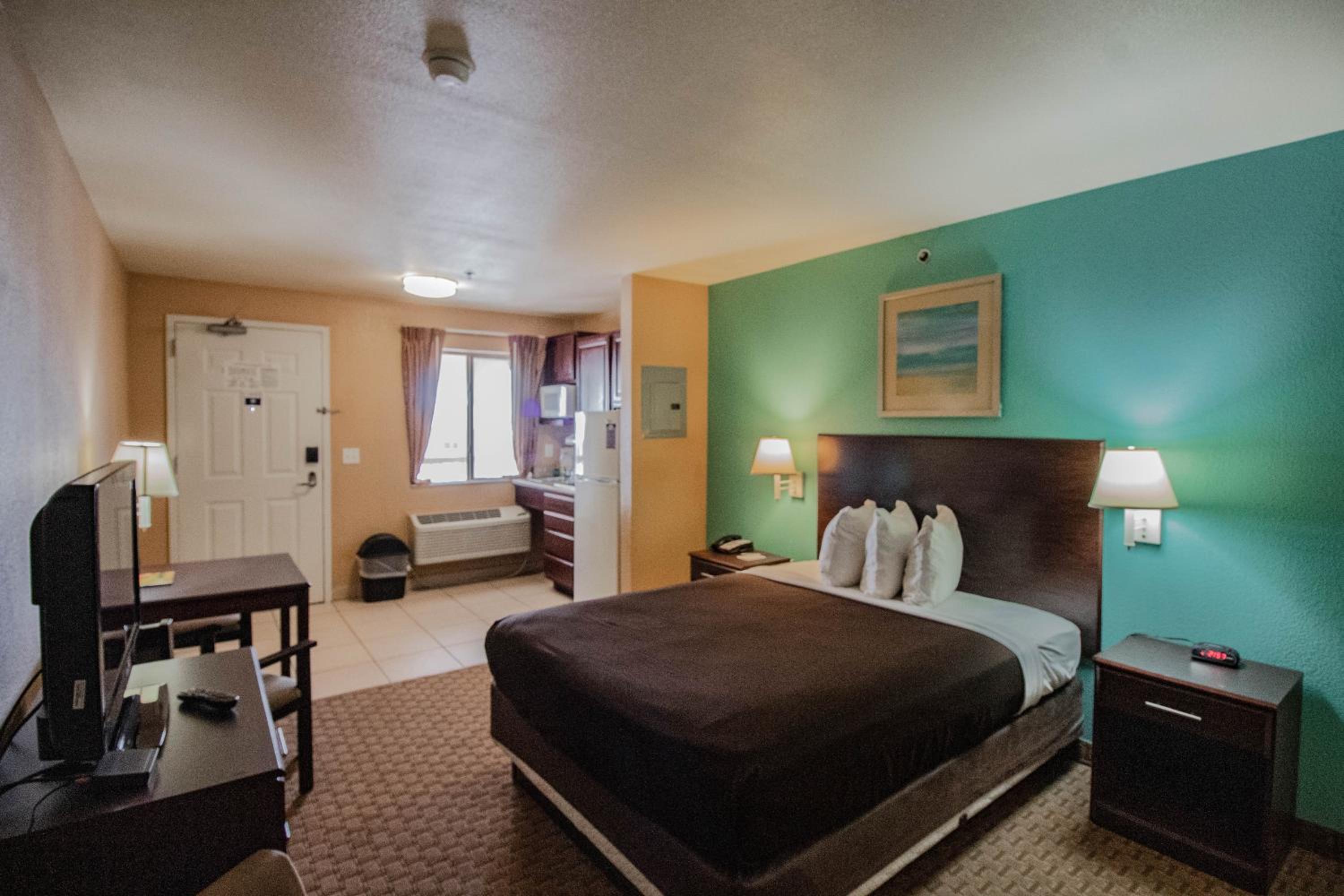 Alamogordo Vacations - Suburban Studios Alamogordo - Property Image 5