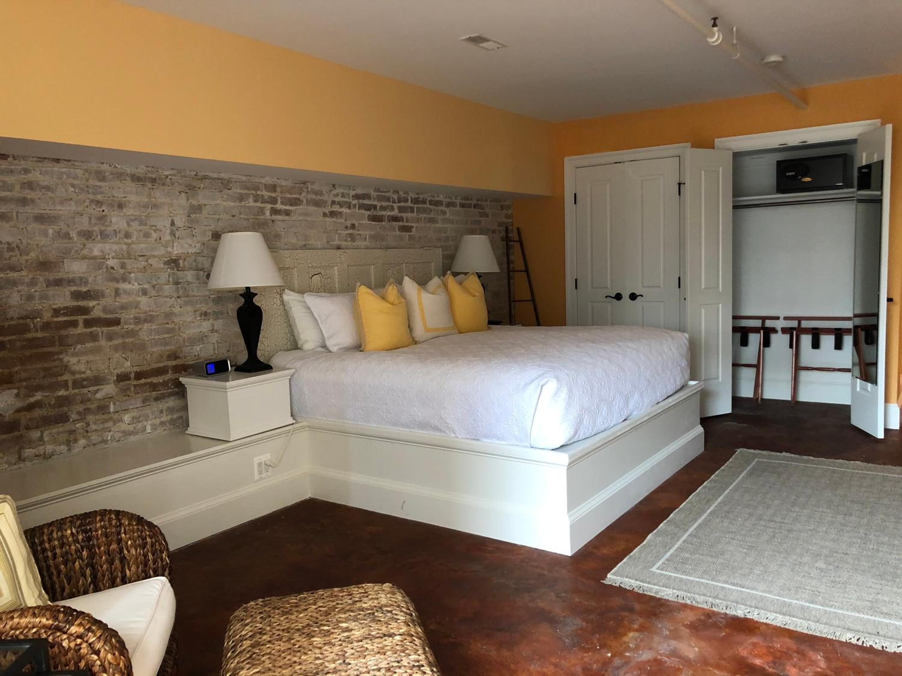 Suites at 249