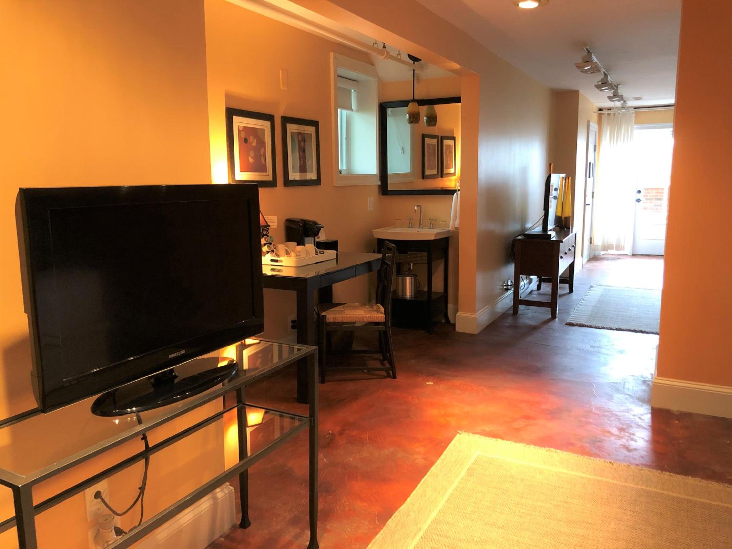 Suites at 249