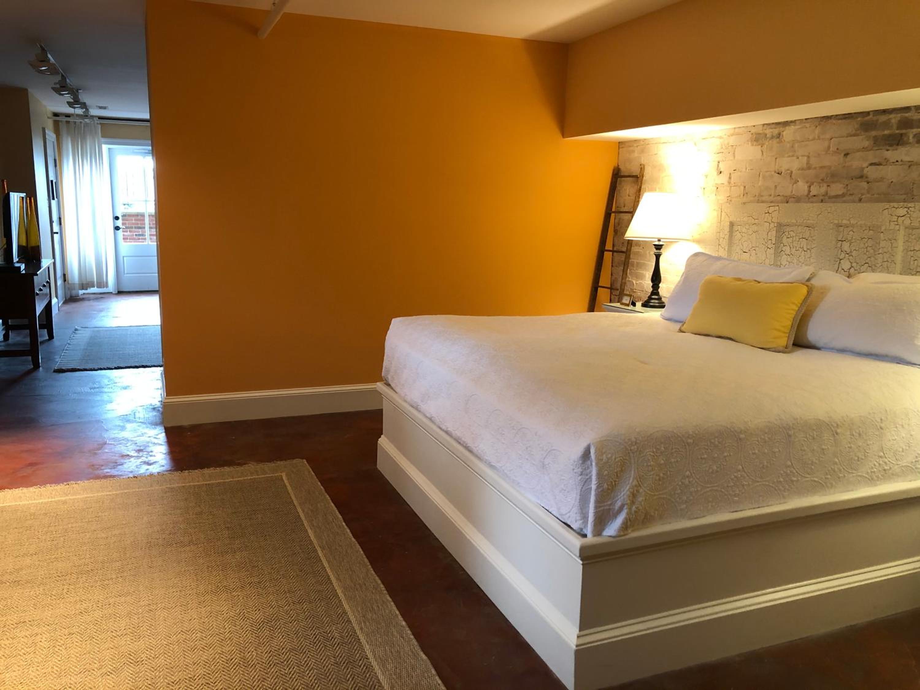Suites at 249