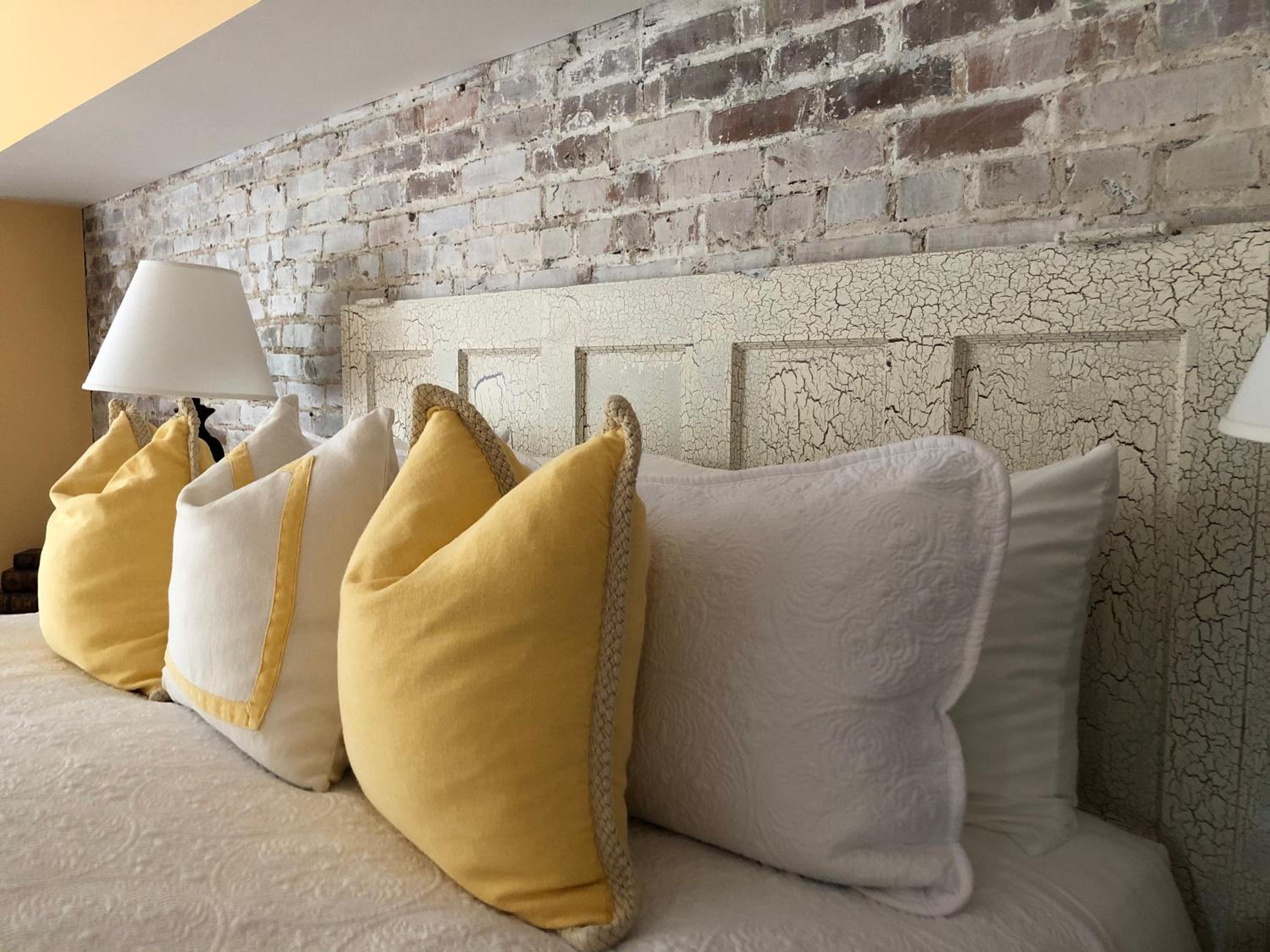 Suites at 249